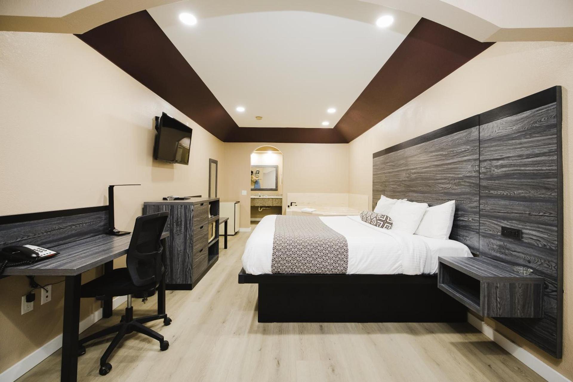 Sapphire Inn & Suites photo 40