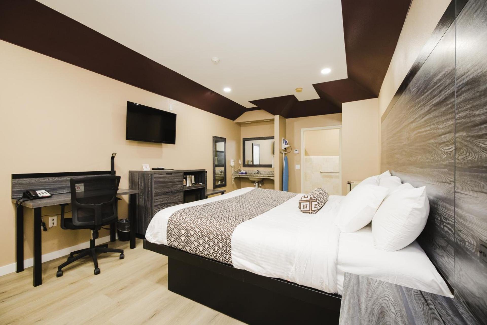 Sapphire Inn & Suites photo 25