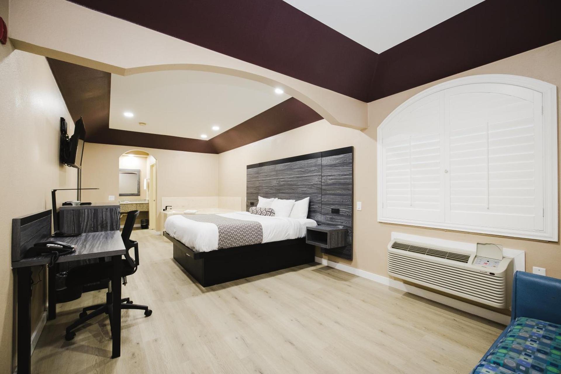 Sapphire Inn & Suites photo 79