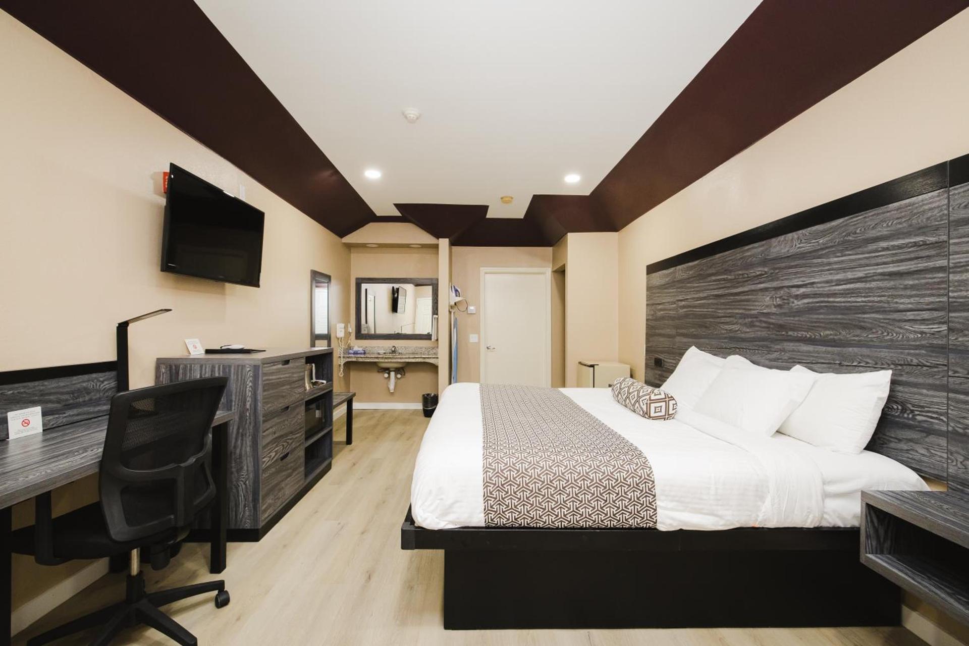 Sapphire Inn & Suites photo 91
