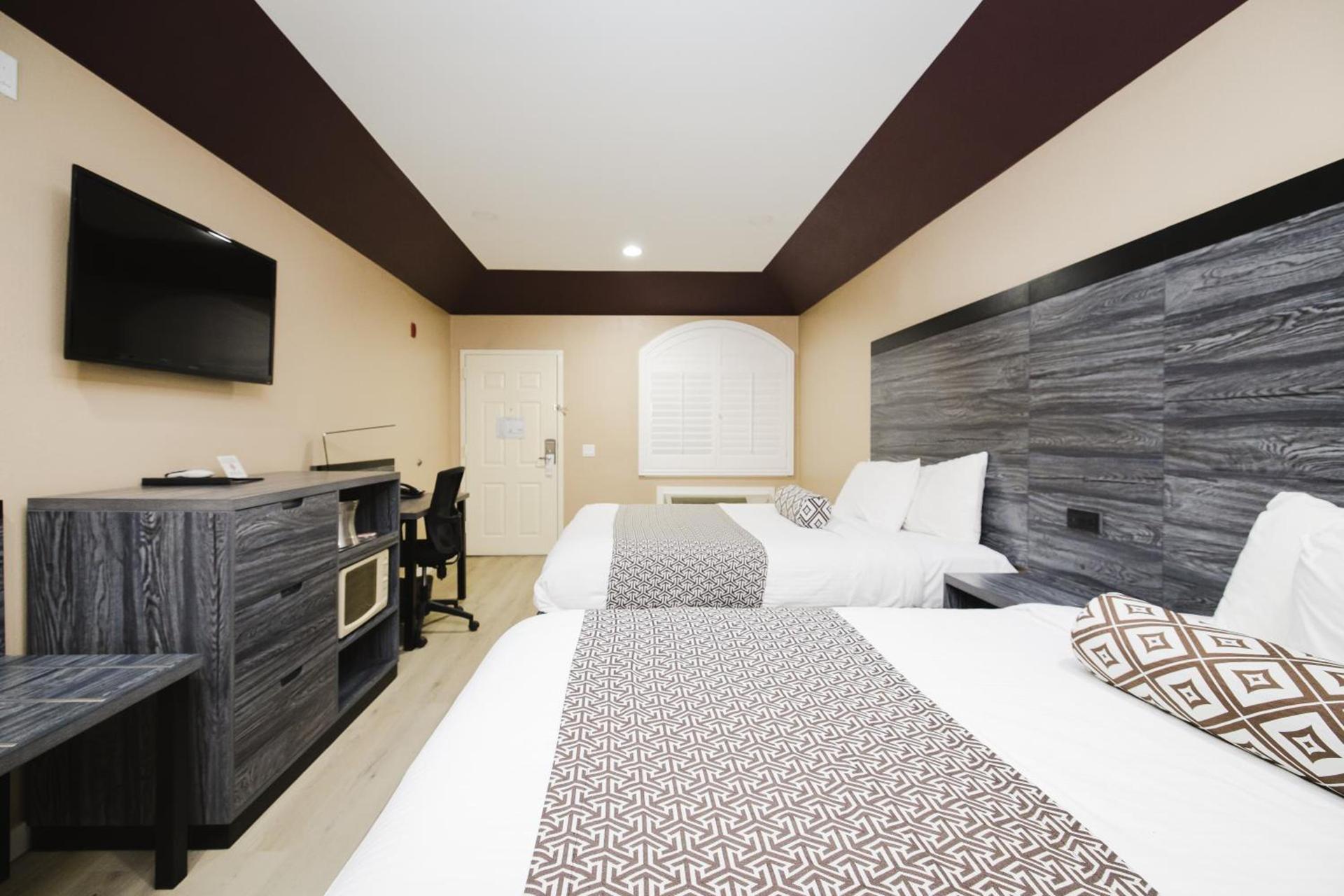Sapphire Inn & Suites photo 85