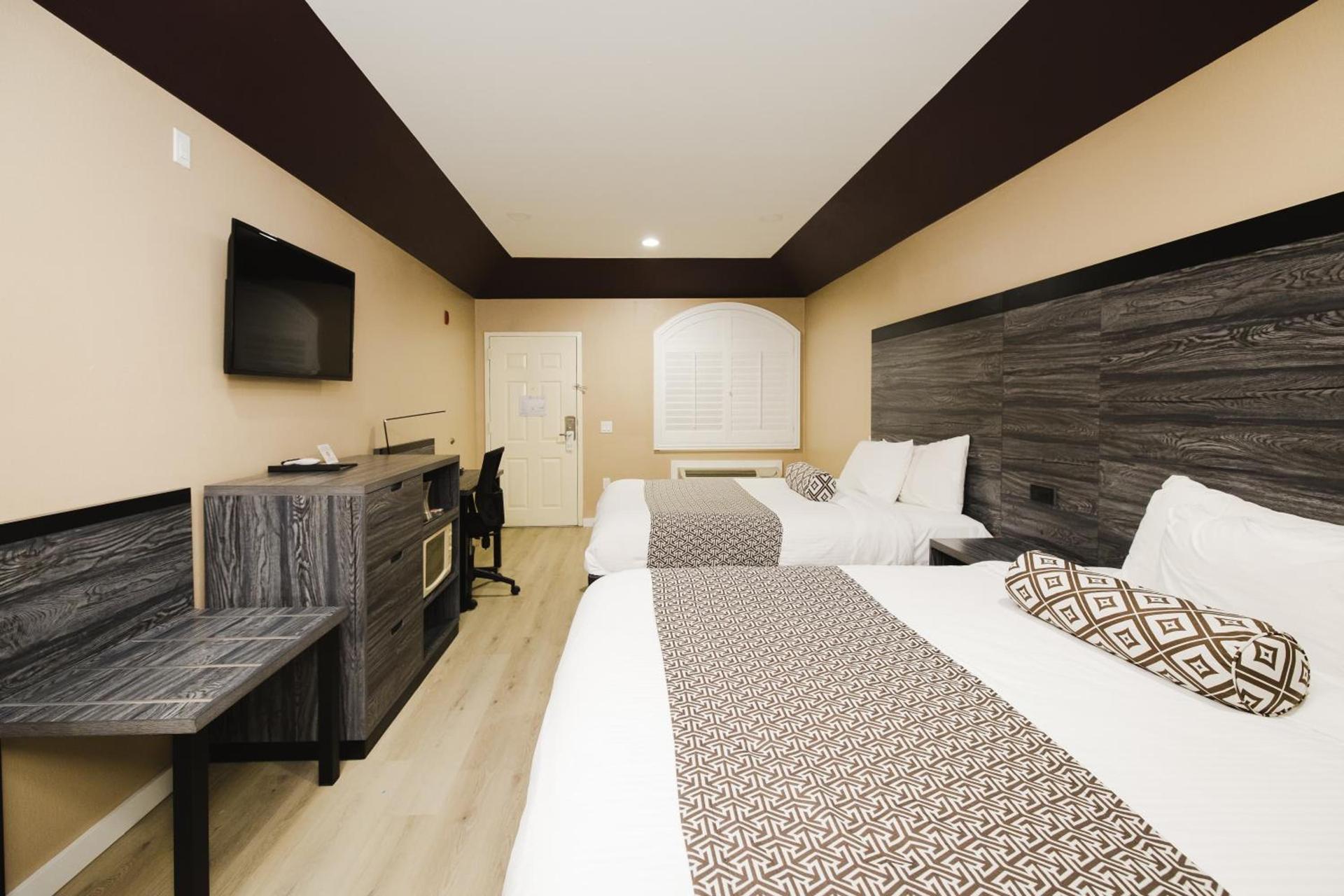 Sapphire Inn & Suites photo 28