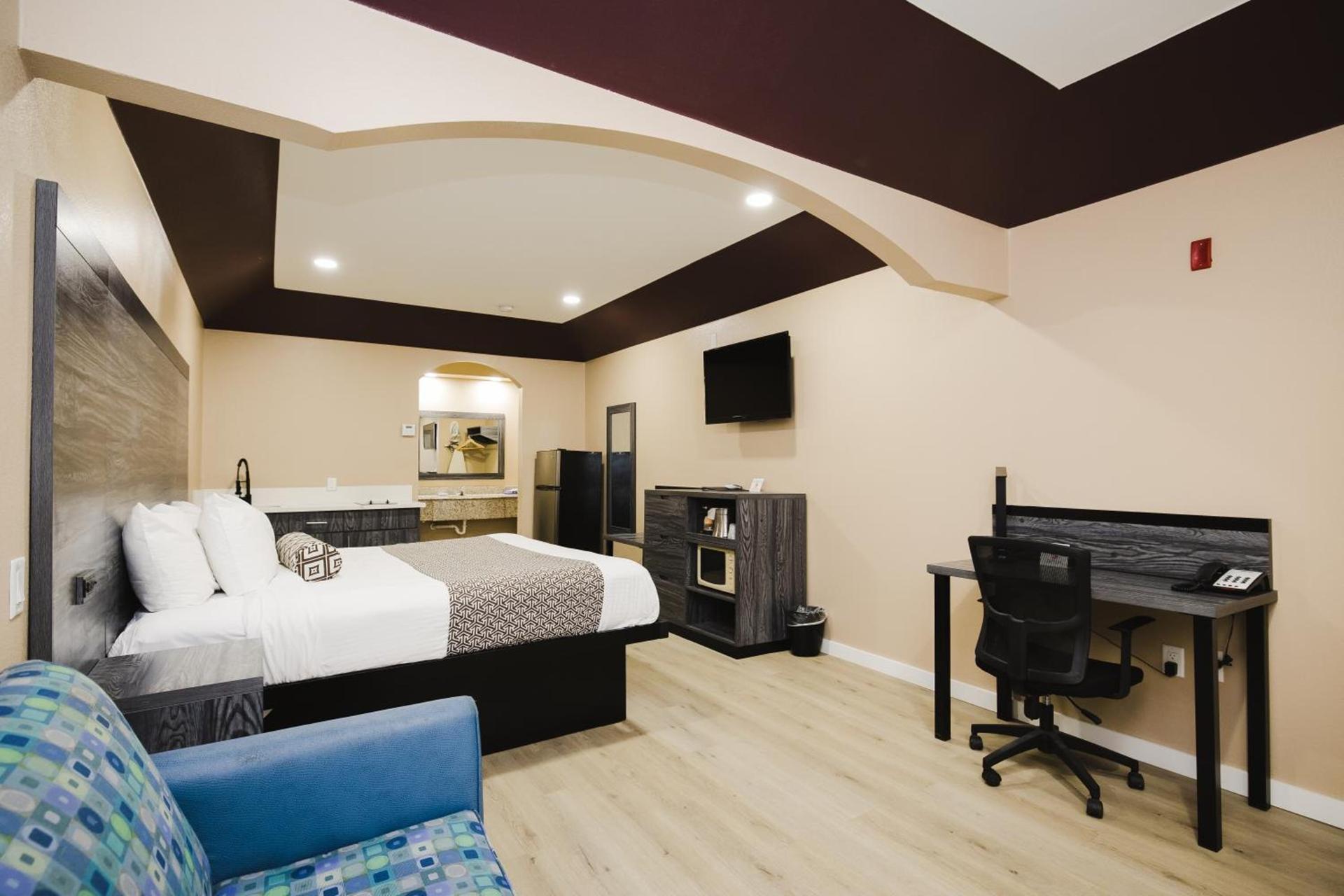 Sapphire Inn & Suites photo 60