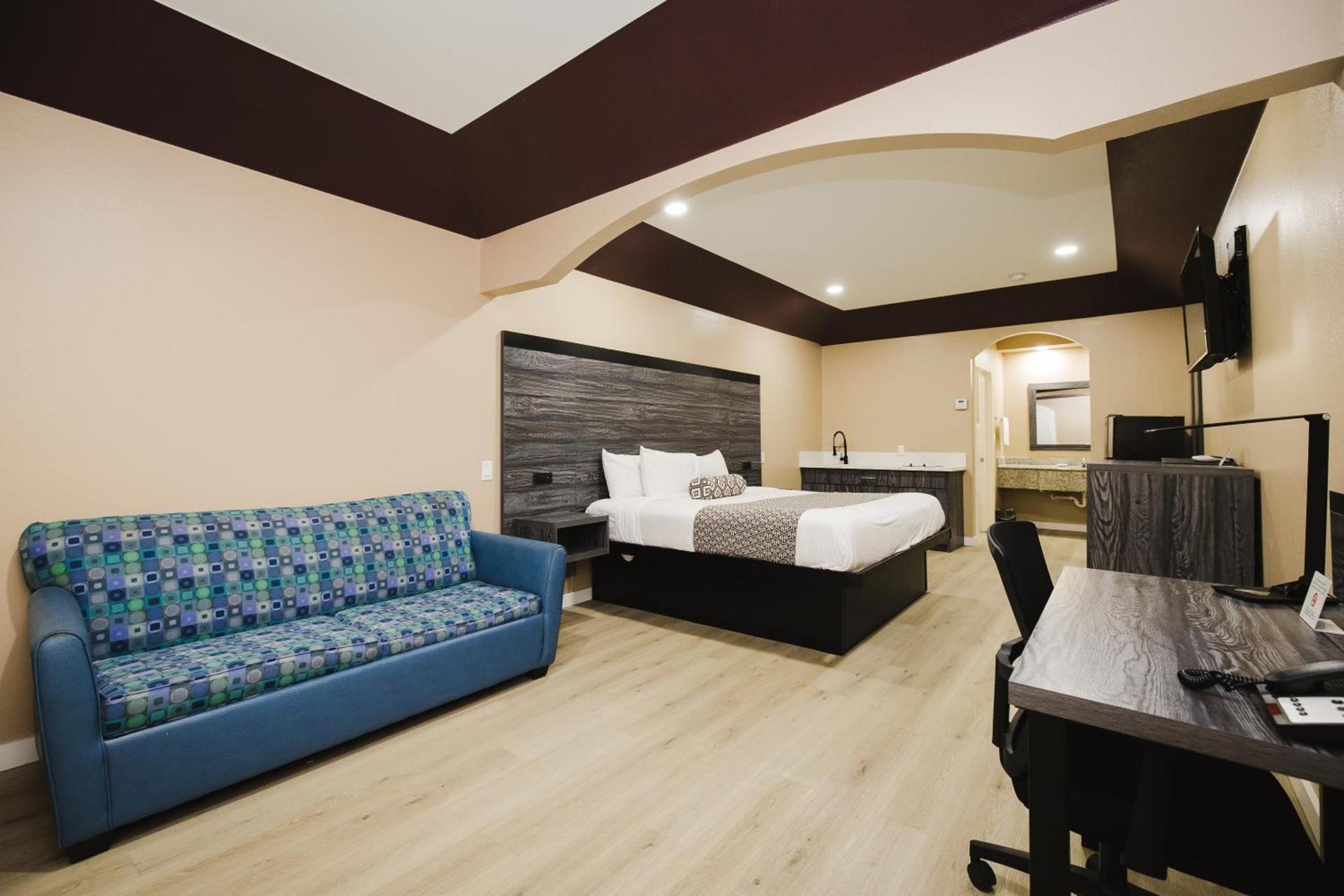 Sapphire Inn & Suites photo 69