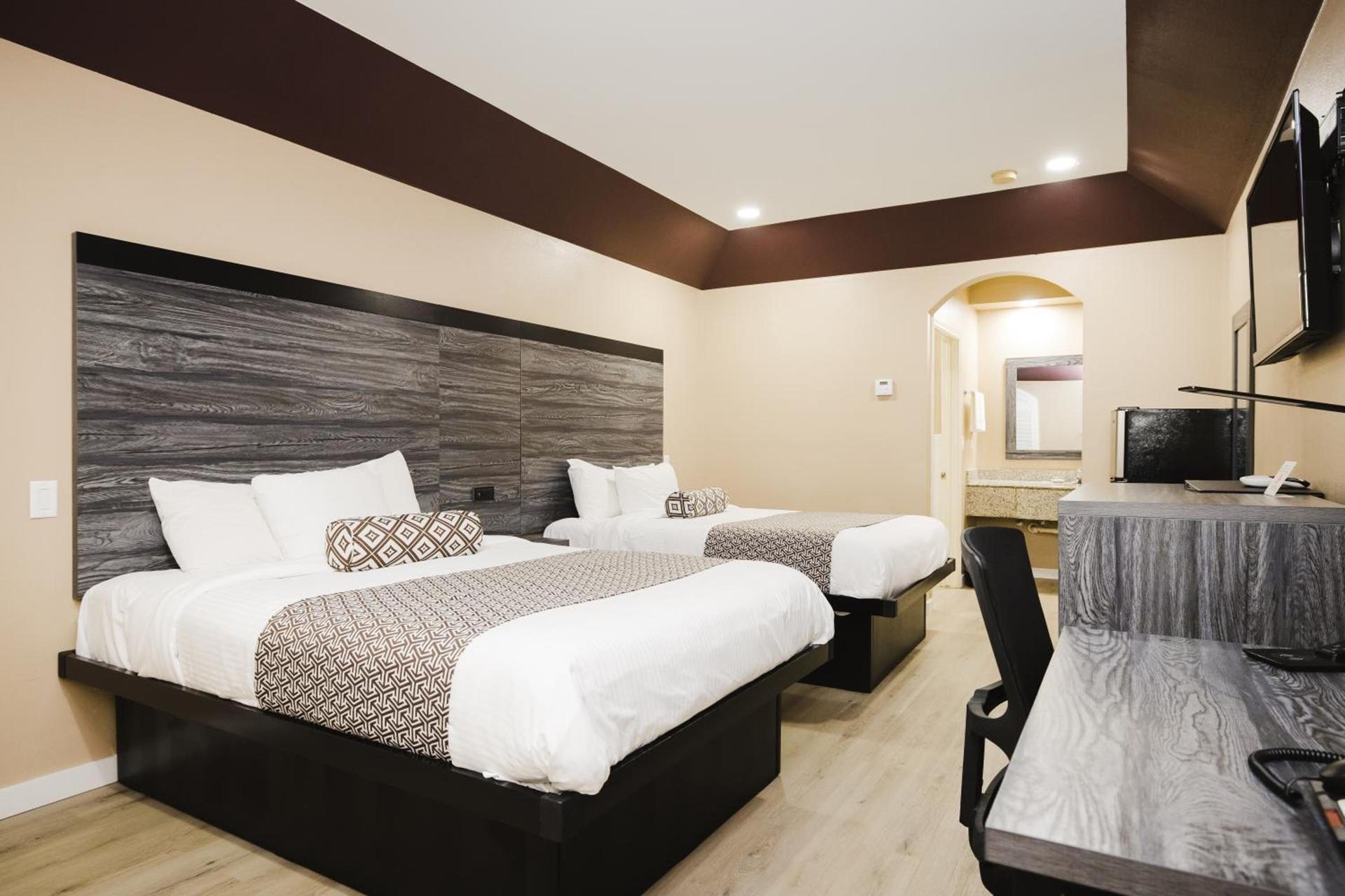 Sapphire Inn & Suites photo 65