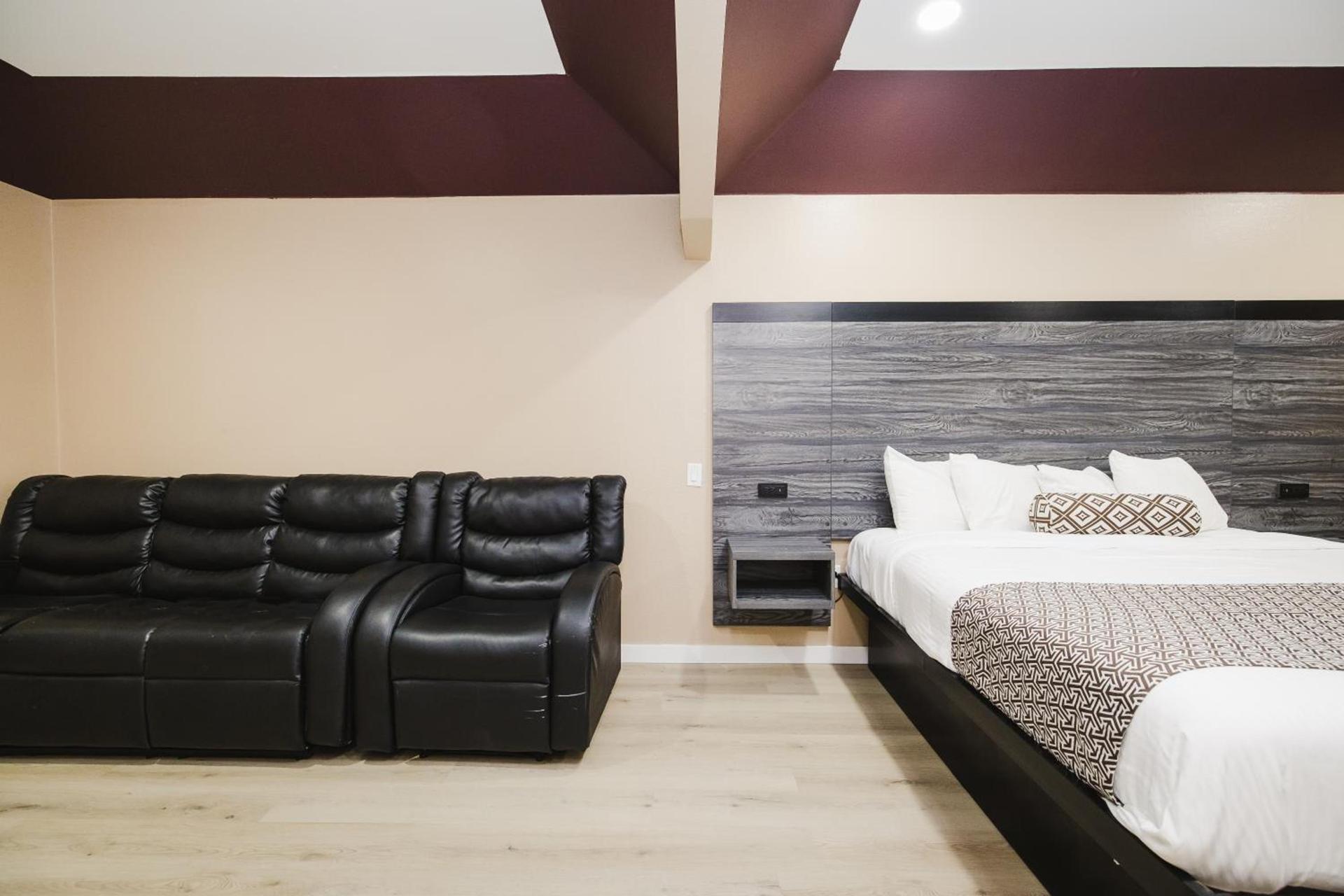 Sapphire Inn & Suites photo 34