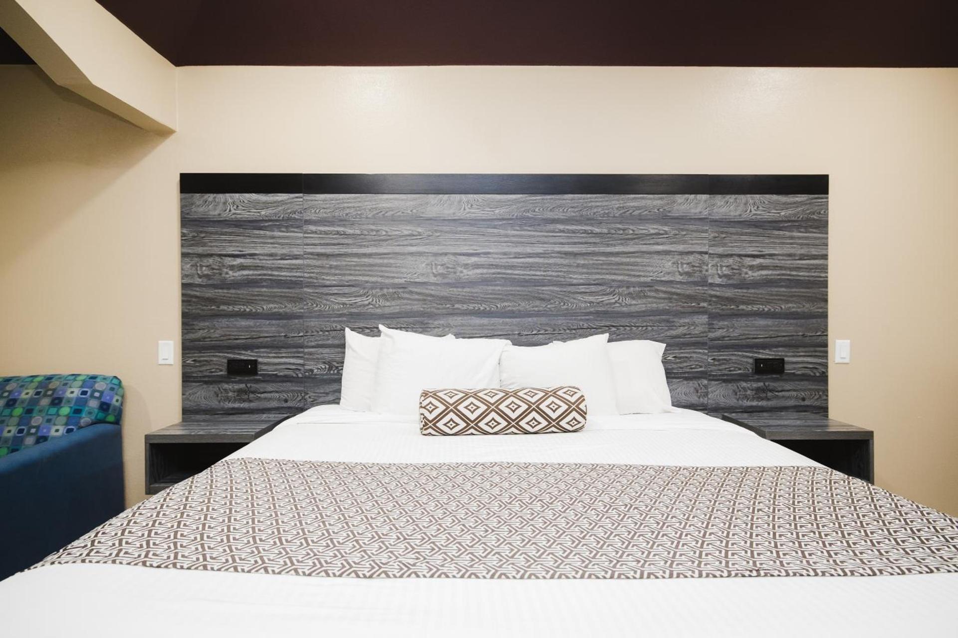 Sapphire Inn & Suites photo 13