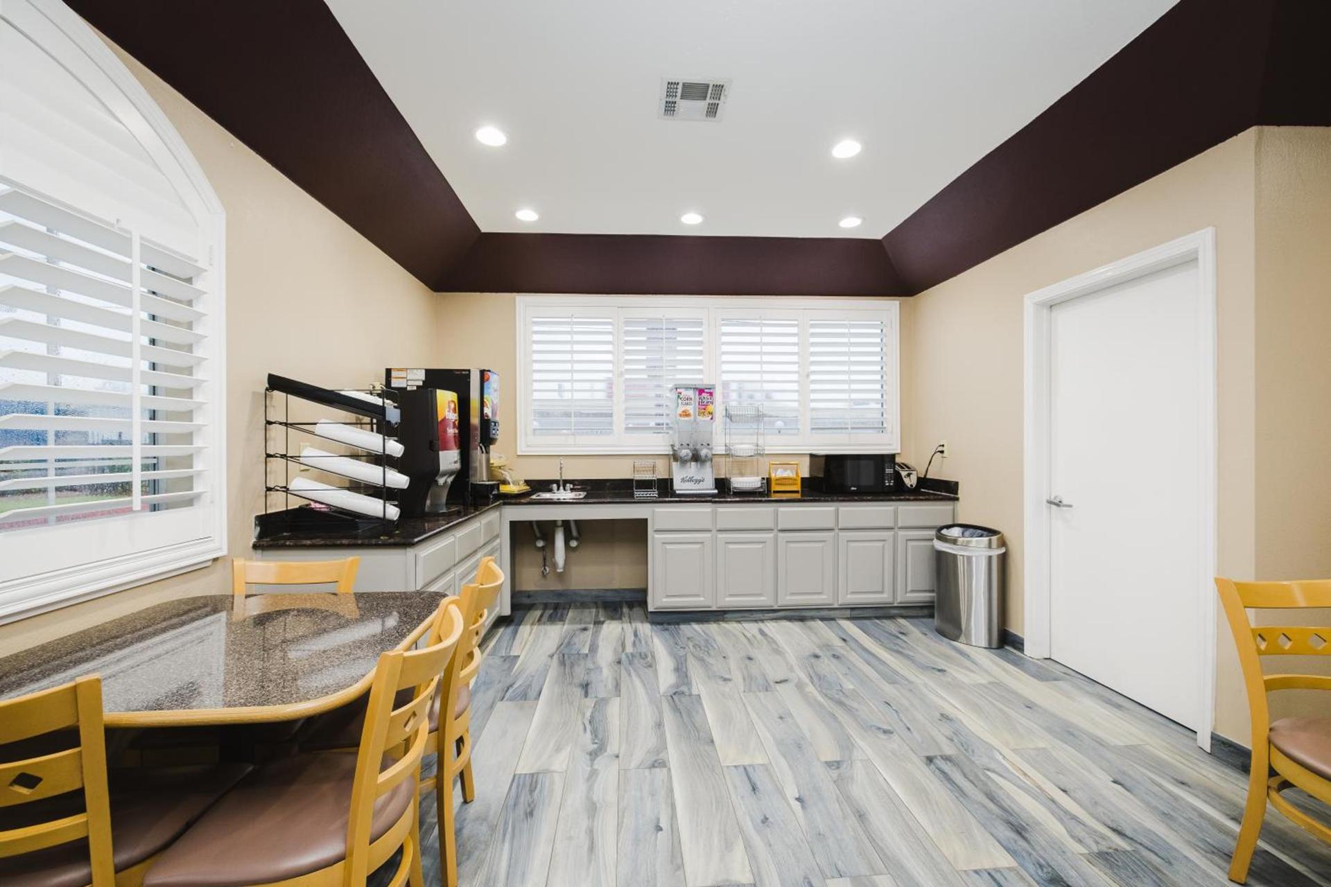 Sapphire Inn & Suites photo 37