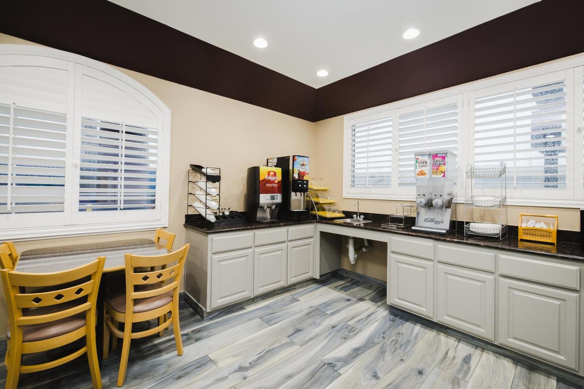 Sapphire Inn & Suites photo 63