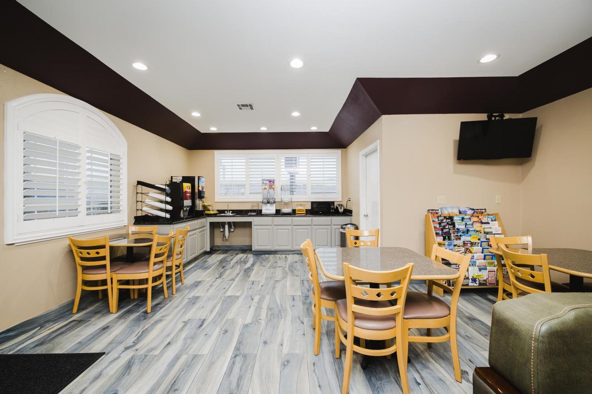 Sapphire Inn & Suites photo 61