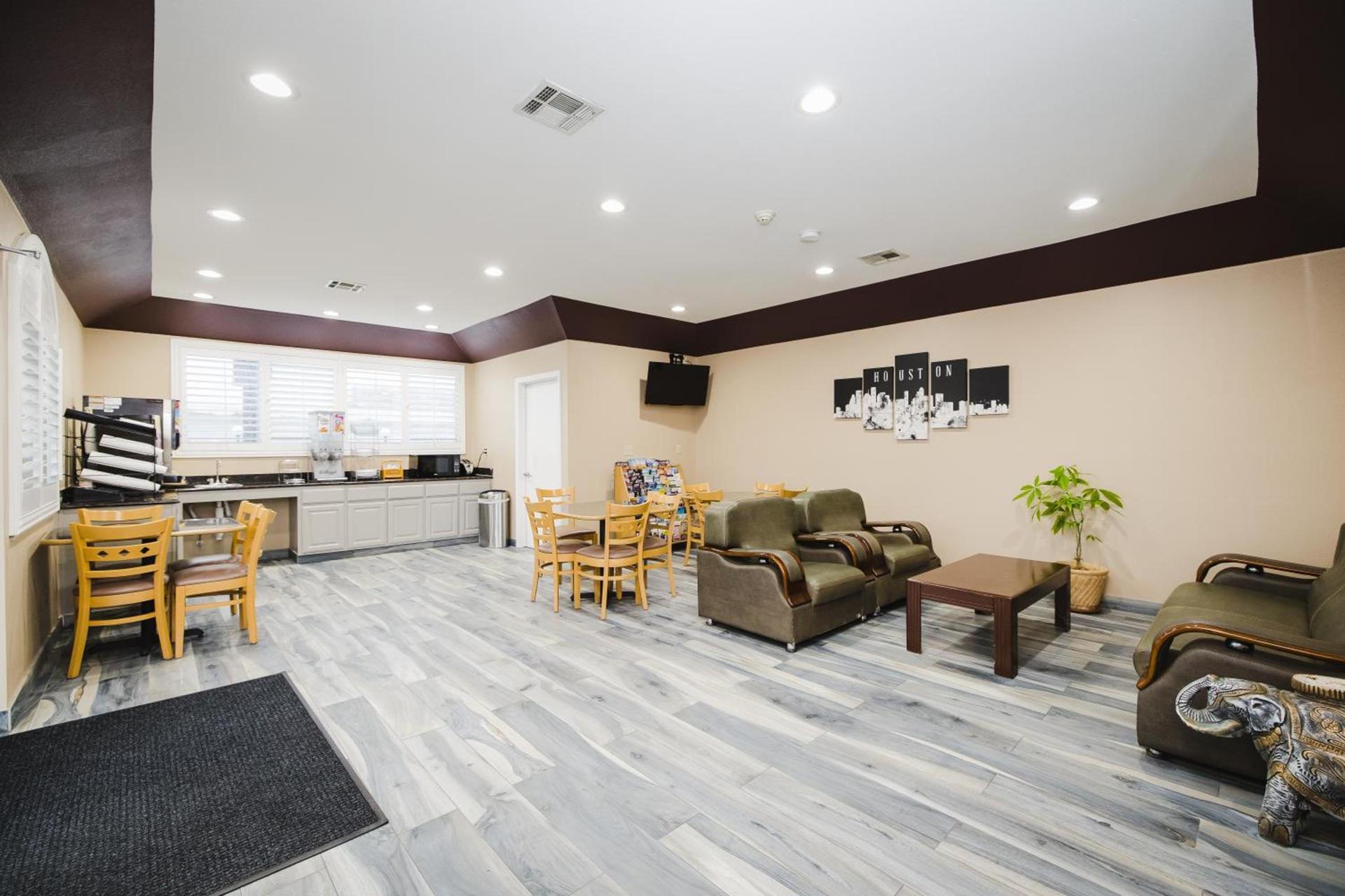 Sapphire Inn & Suites photo 33