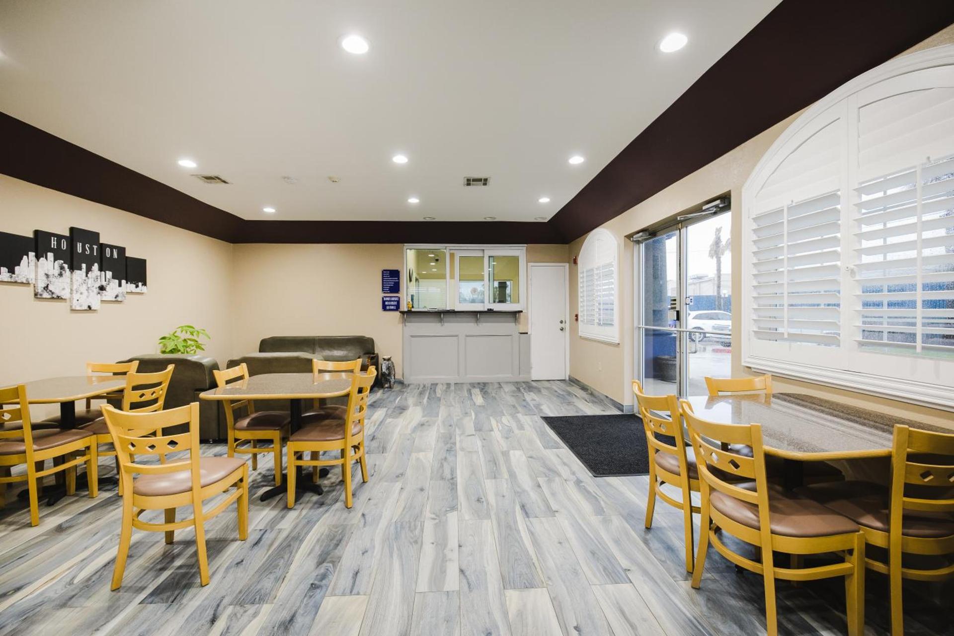 Sapphire Inn & Suites photo 3