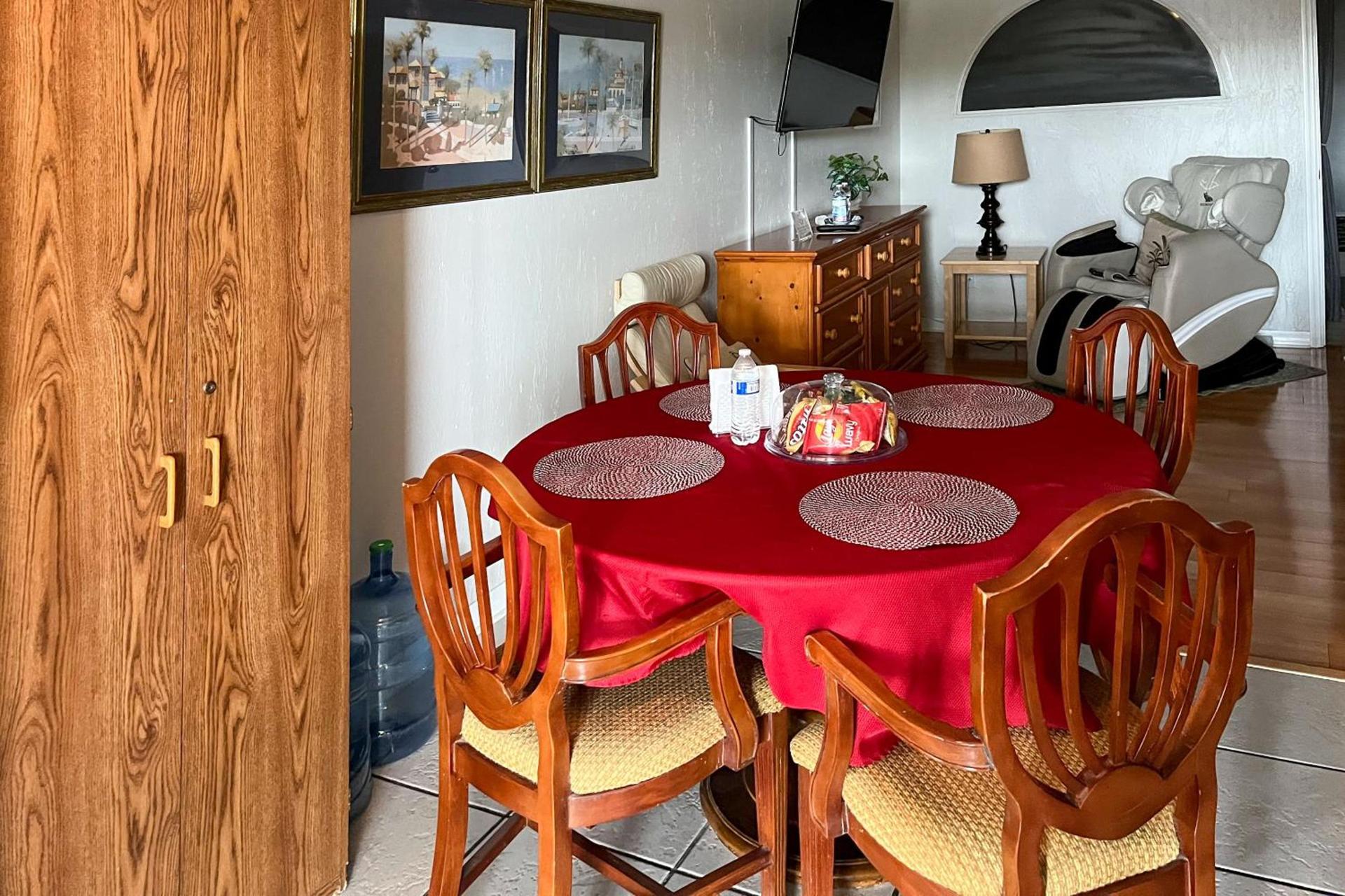 Captain's Table Hotel by Everglades Adventures photo 8