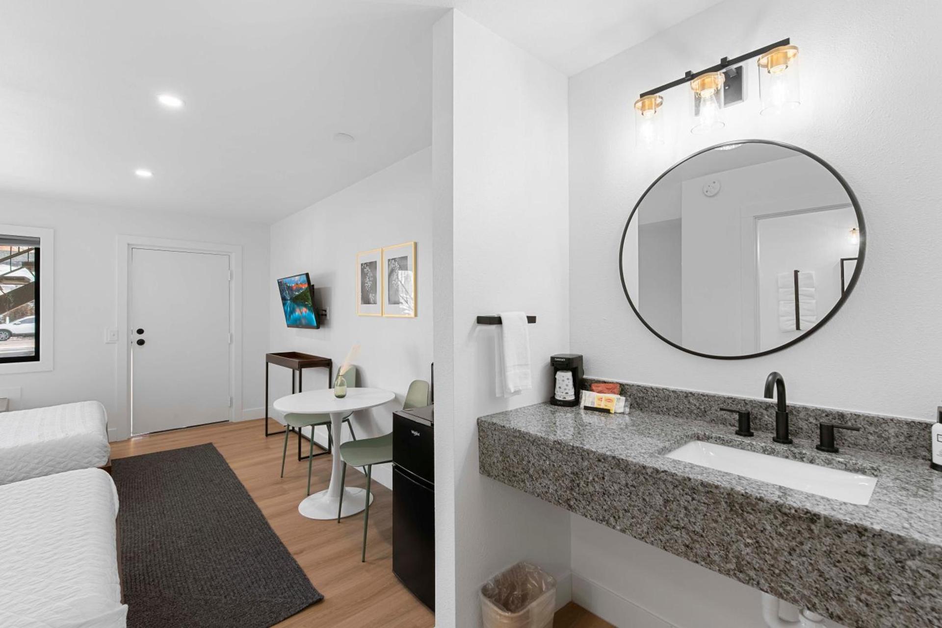Cashmere Inn photo 12