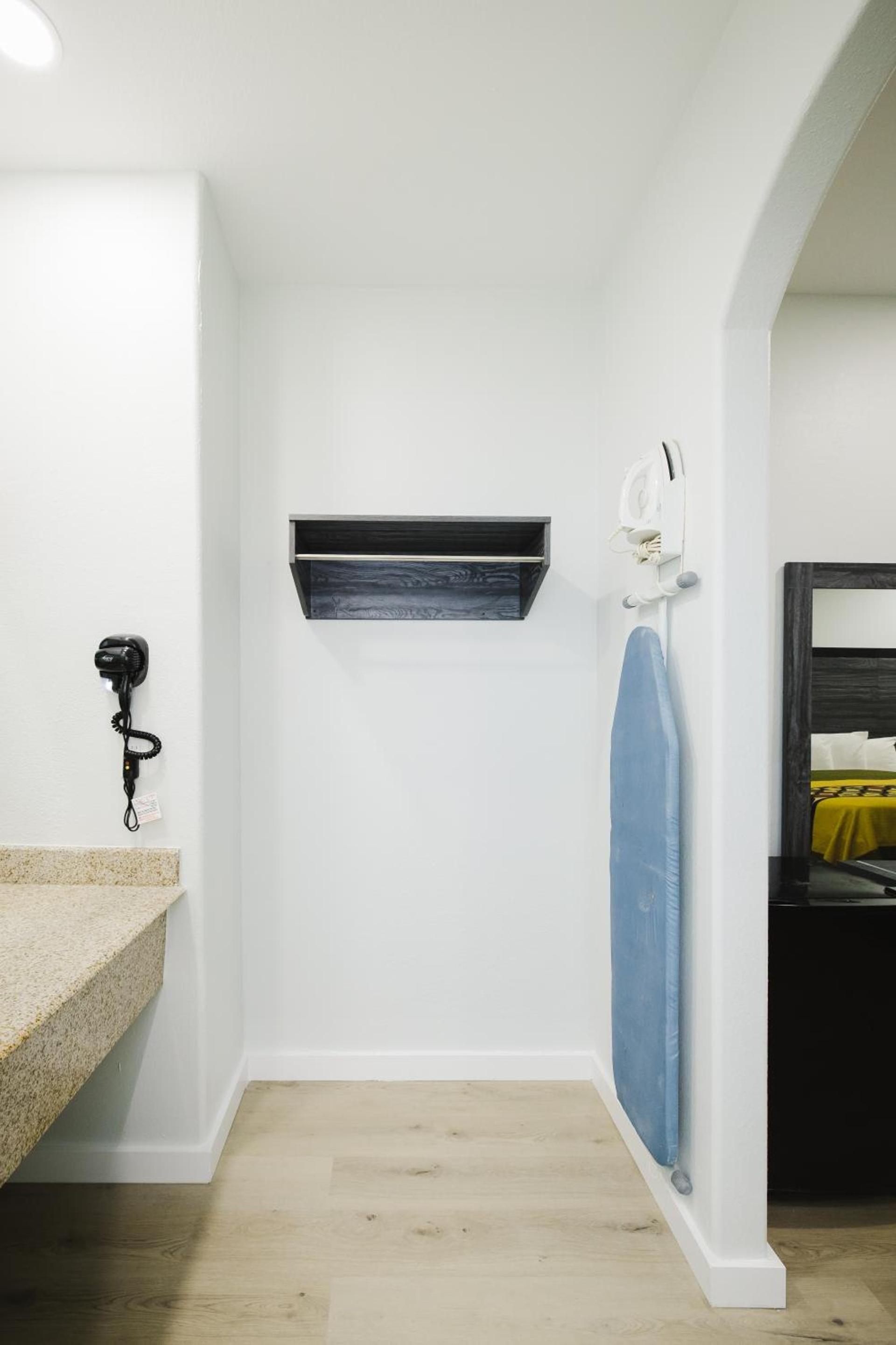 Sapphire Inn & Suites photo 43