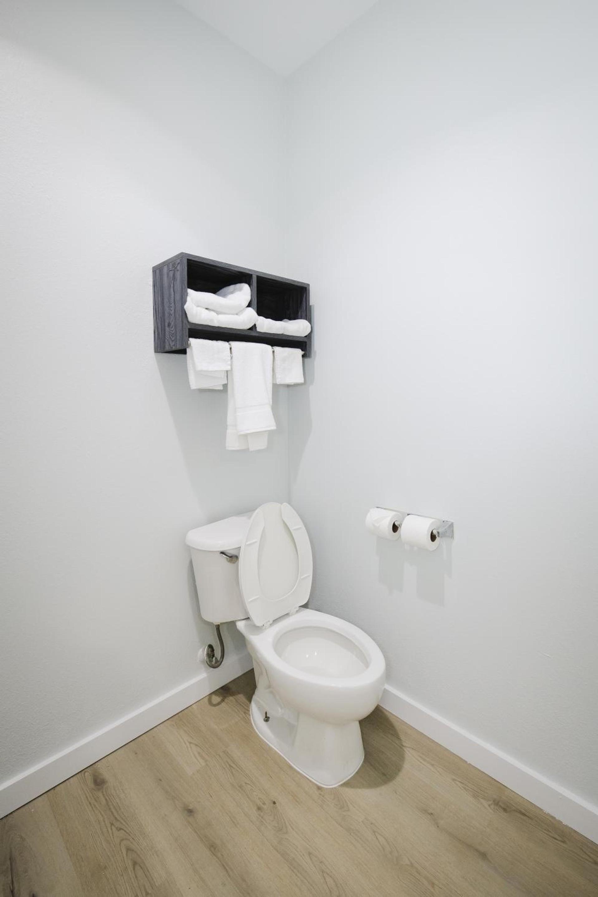 Sapphire Inn & Suites photo 40