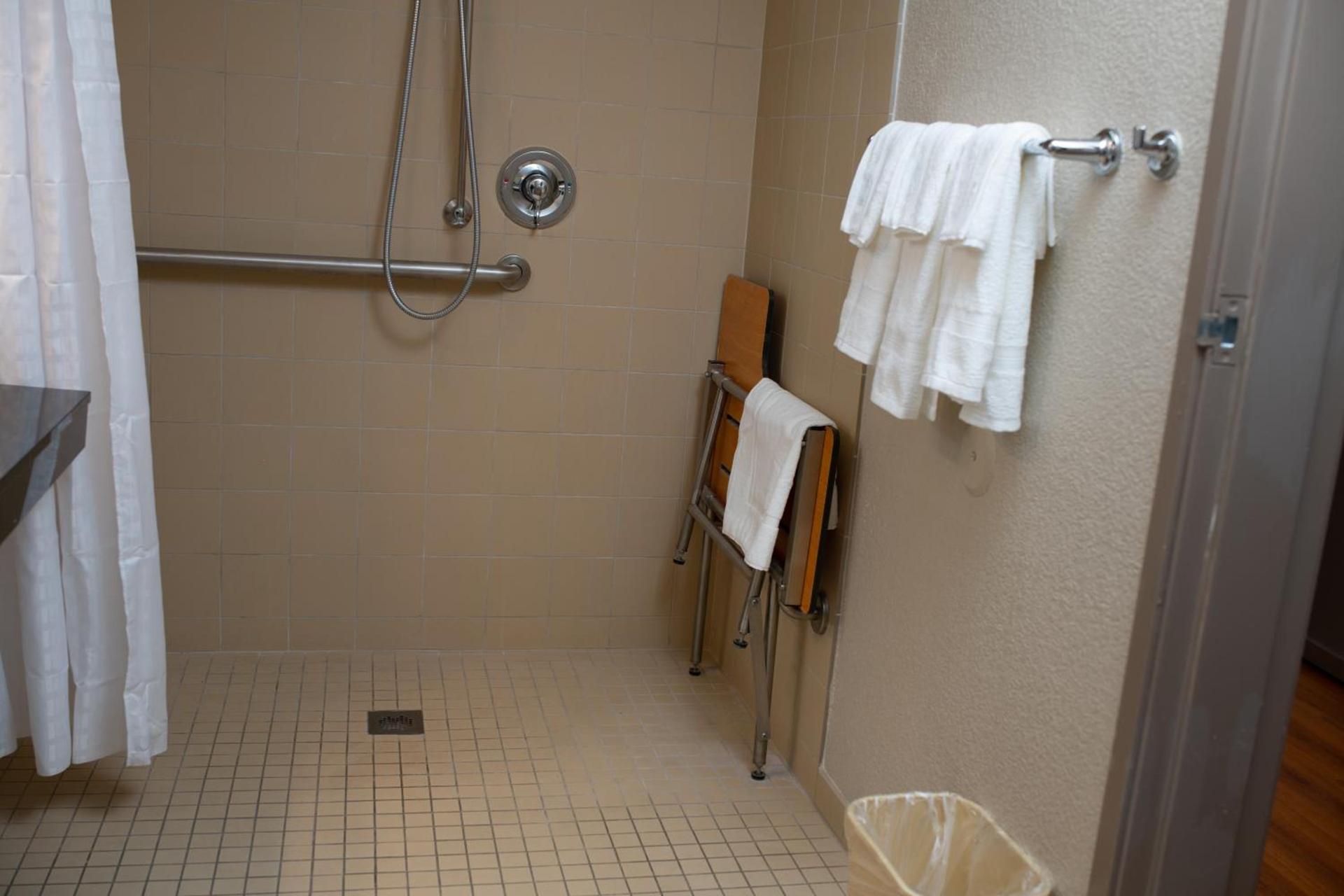 AmericInn by Wyndham Madison WI photo 6