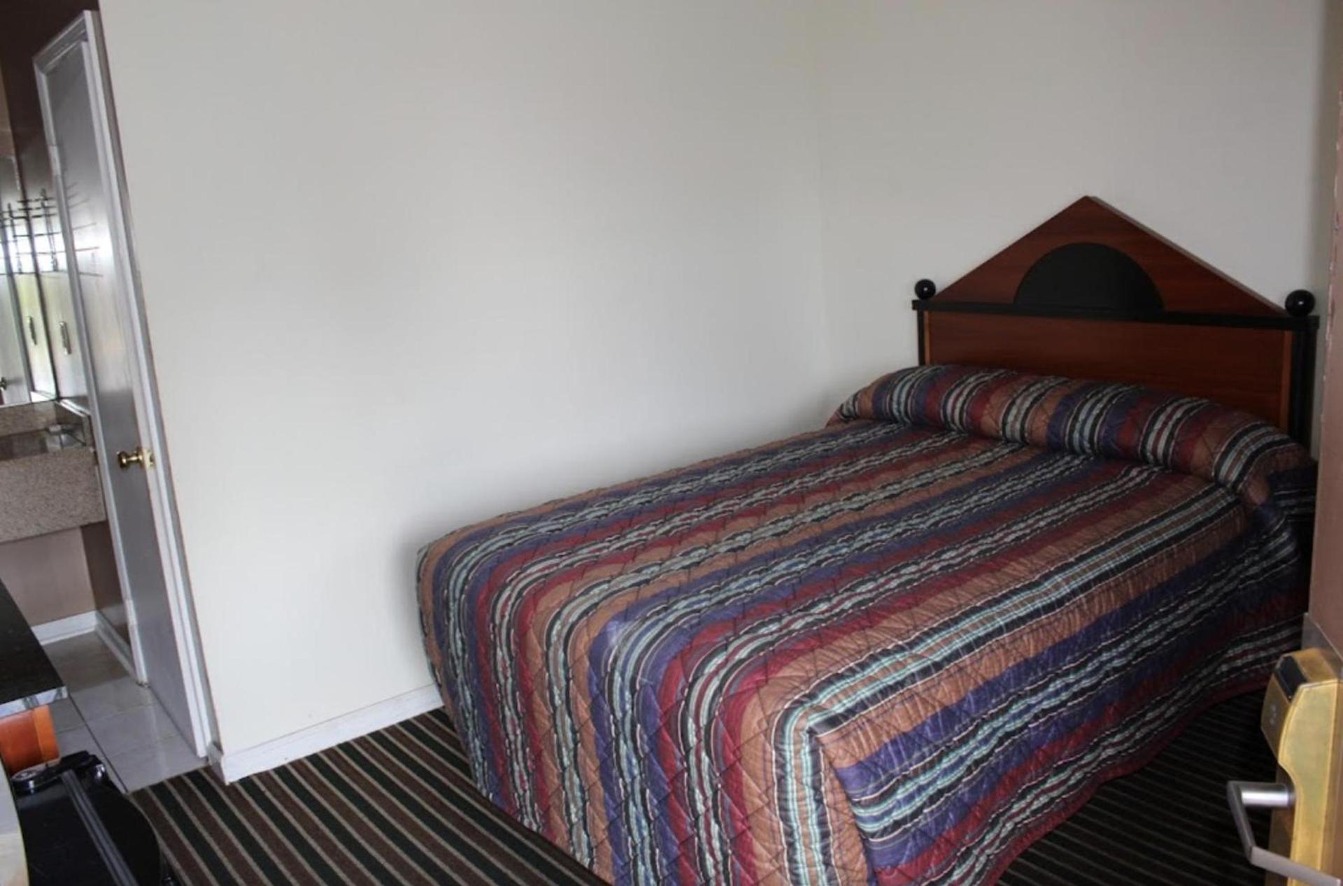 economy inn augusta photo 2