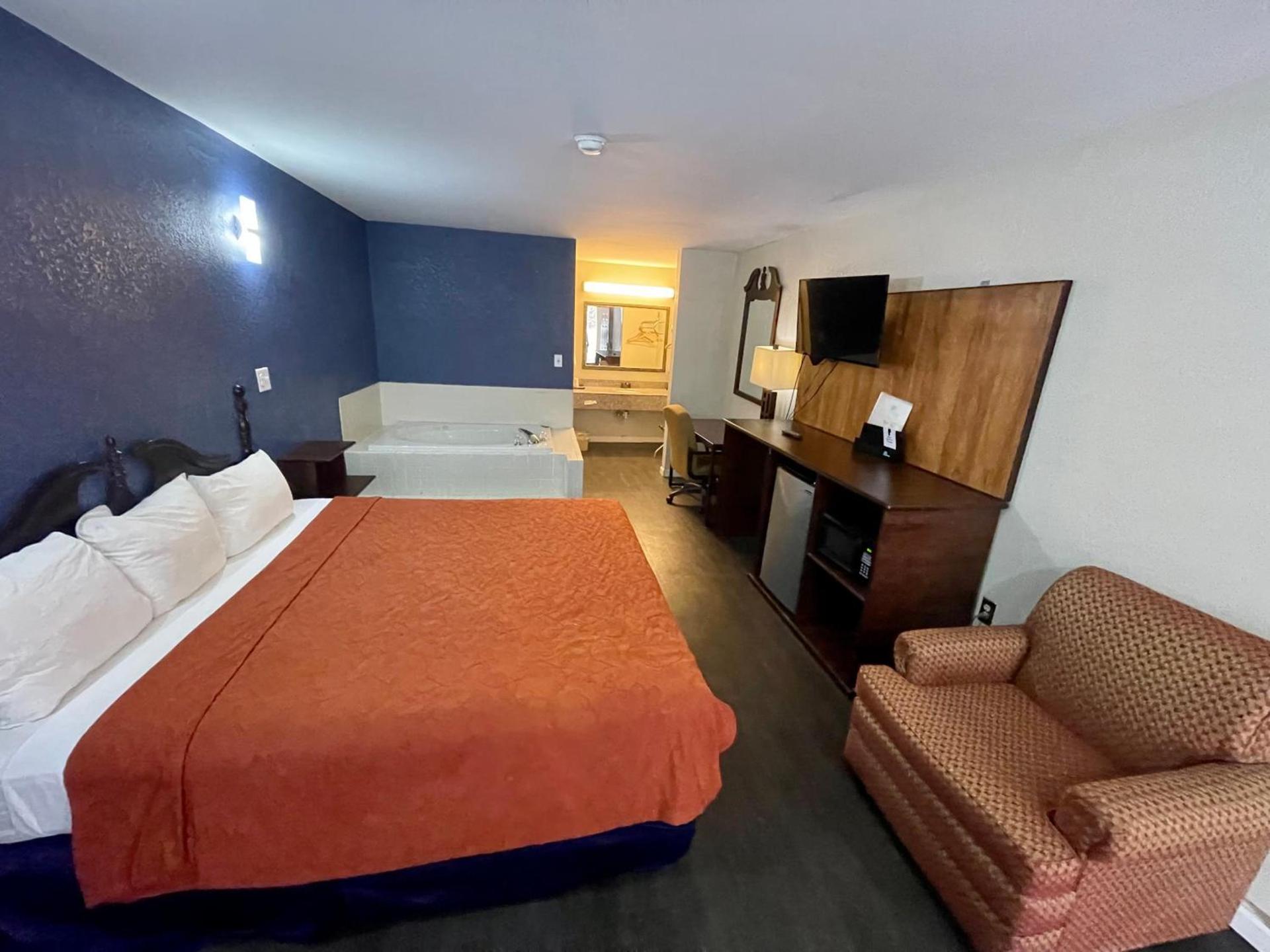 Key West Inn - Roanoke photo 20