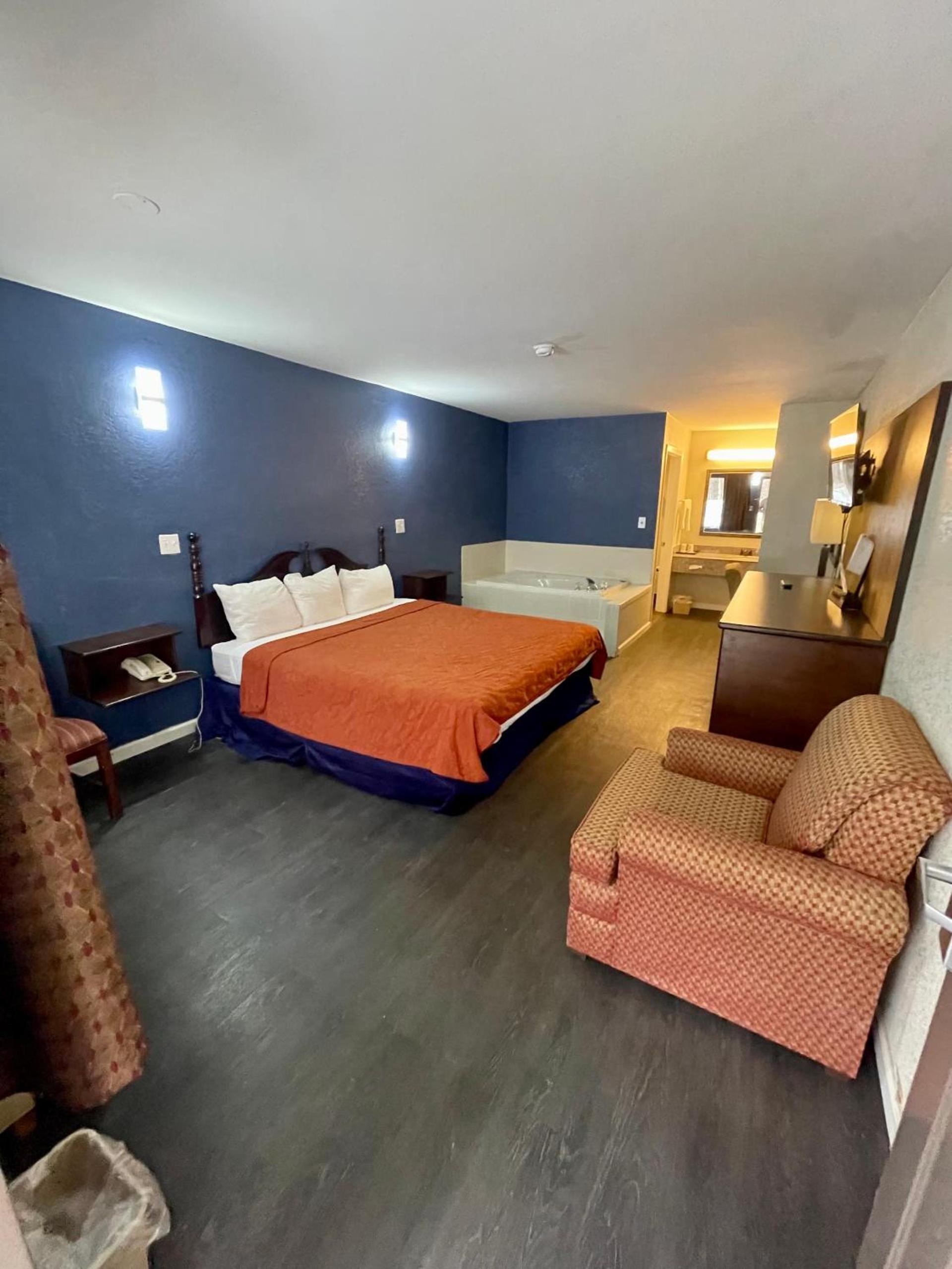 Key West Inn - Roanoke photo 19