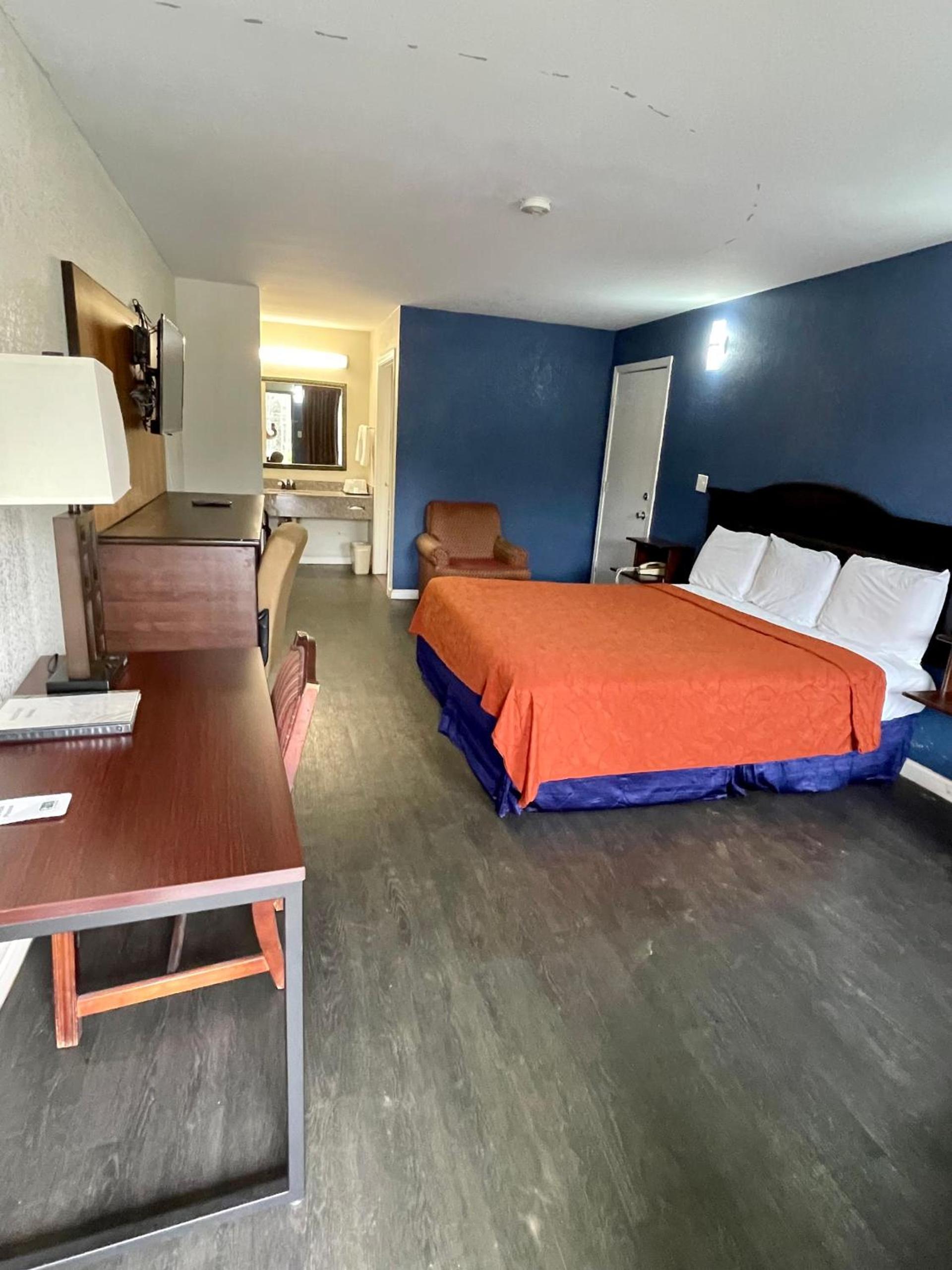 Key West Inn - Roanoke photo 10