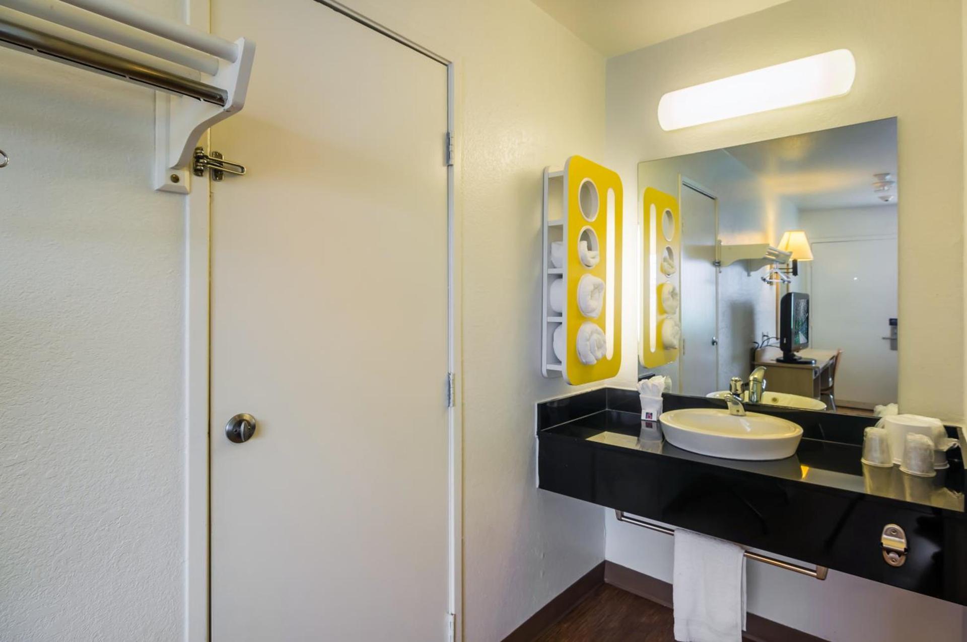 Motel 6-College Station, TX - Bryan photo 43