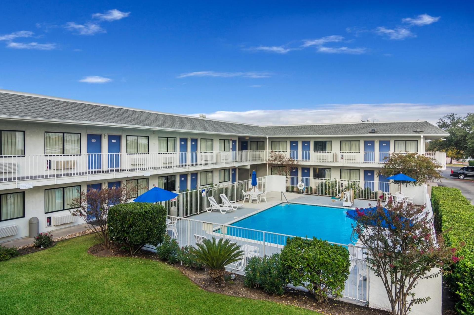 Motel 6-College Station, TX - Bryan photo 39