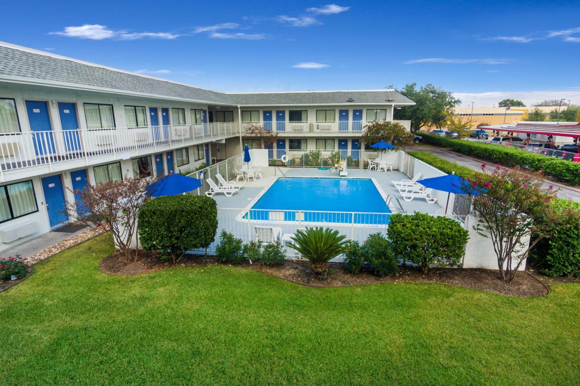 Motel 6-College Station, TX - Bryan photo 40