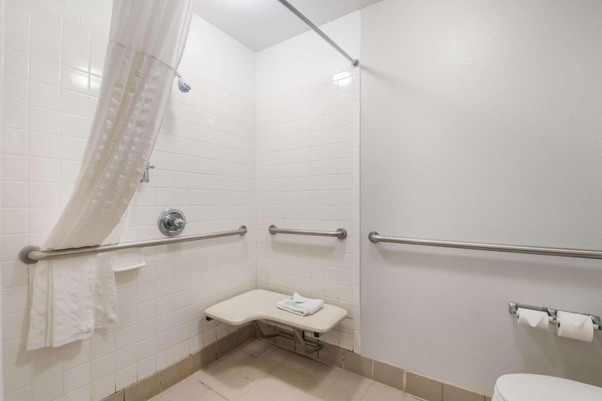 MainStay Suites Chattanooga Hamilton Place photo 11