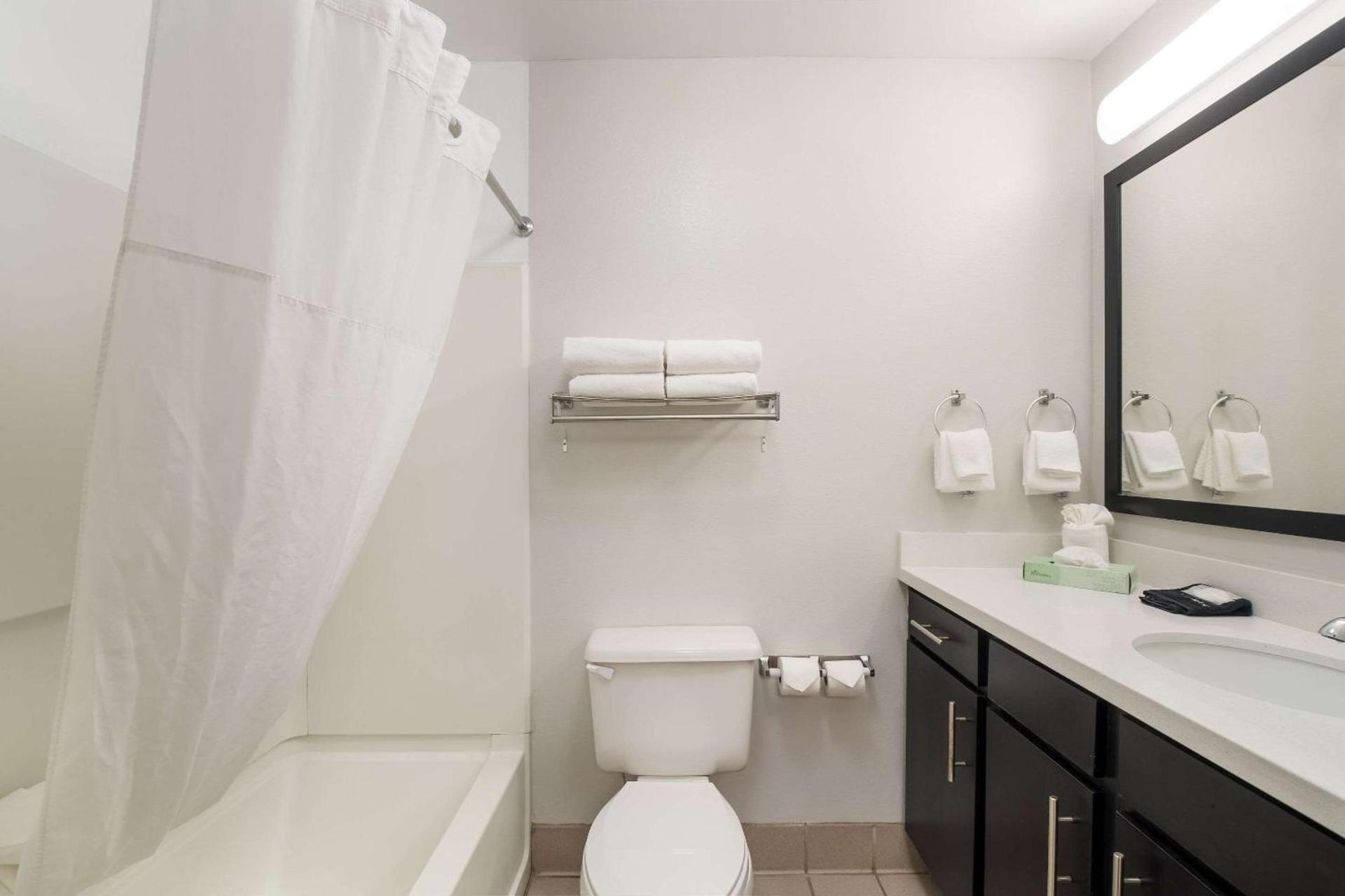 MainStay Suites Chattanooga Hamilton Place photo 12
