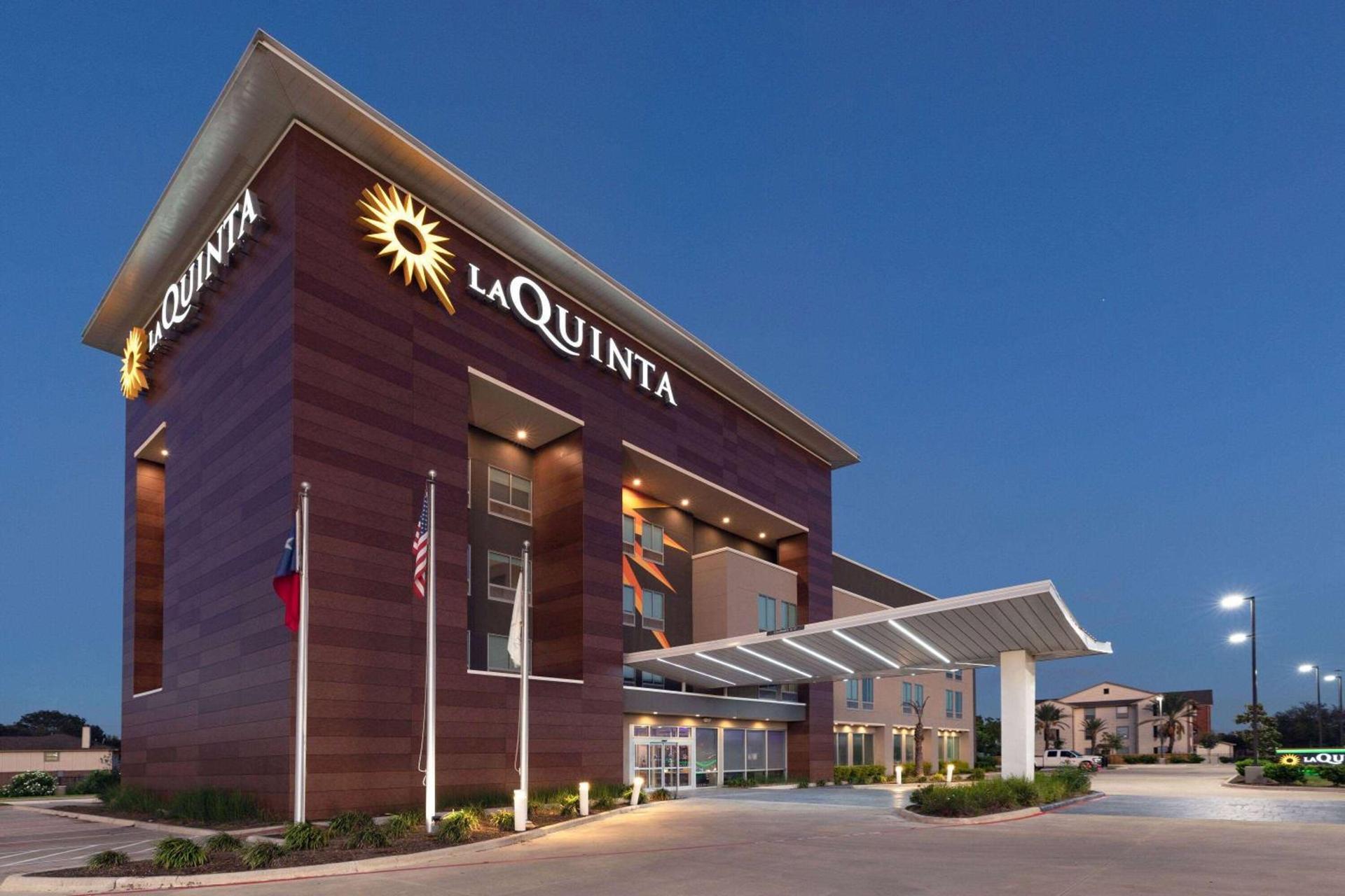 La Quinta Inn & Suites by Wyndham Texas City I 45 Galveston Area — hotel in Texas City