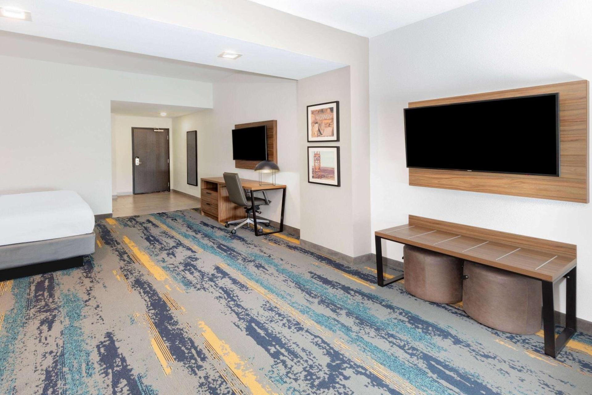 La Quinta Inn & Suites by Wyndham Texas City I 45 Galveston Area photo 20