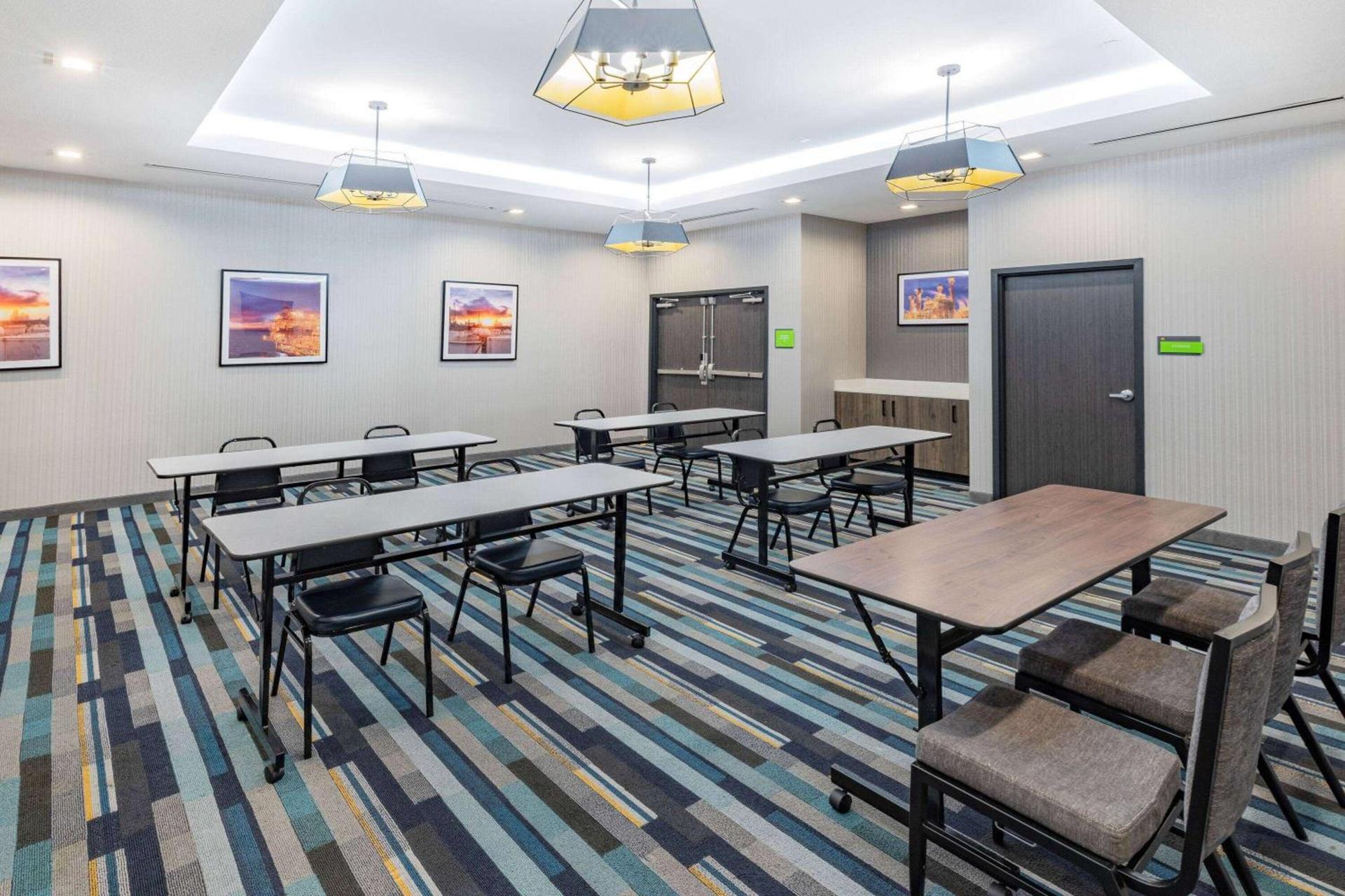 La Quinta Inn & Suites by Wyndham Texas City I 45 Galveston Area photo 31