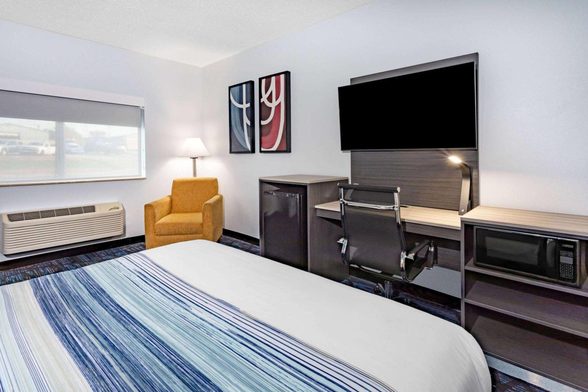 AmericInn by Wyndham Quincy photo 12