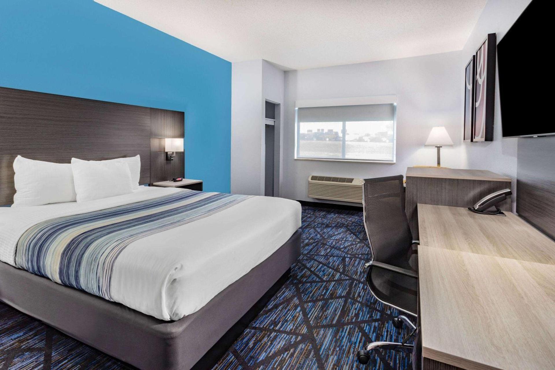 AmericInn by Wyndham Quincy photo 11