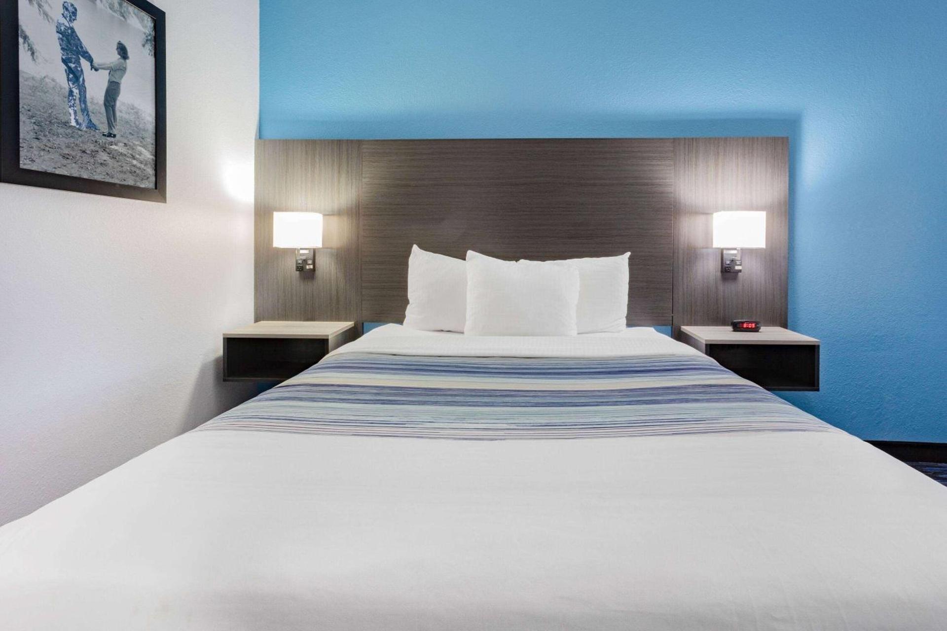 AmericInn by Wyndham Quincy photo 13
