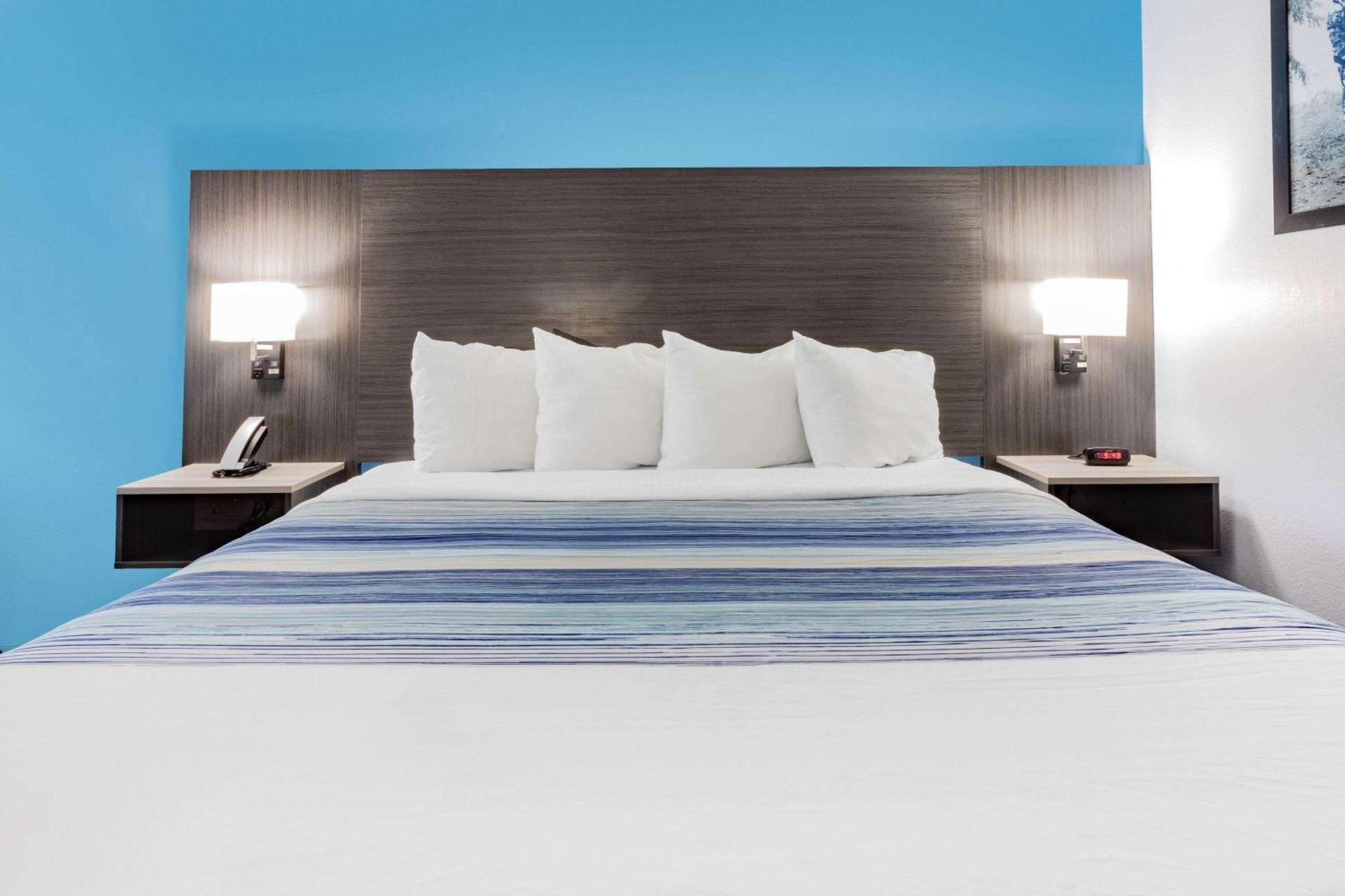 AmericInn by Wyndham Quincy photo 21