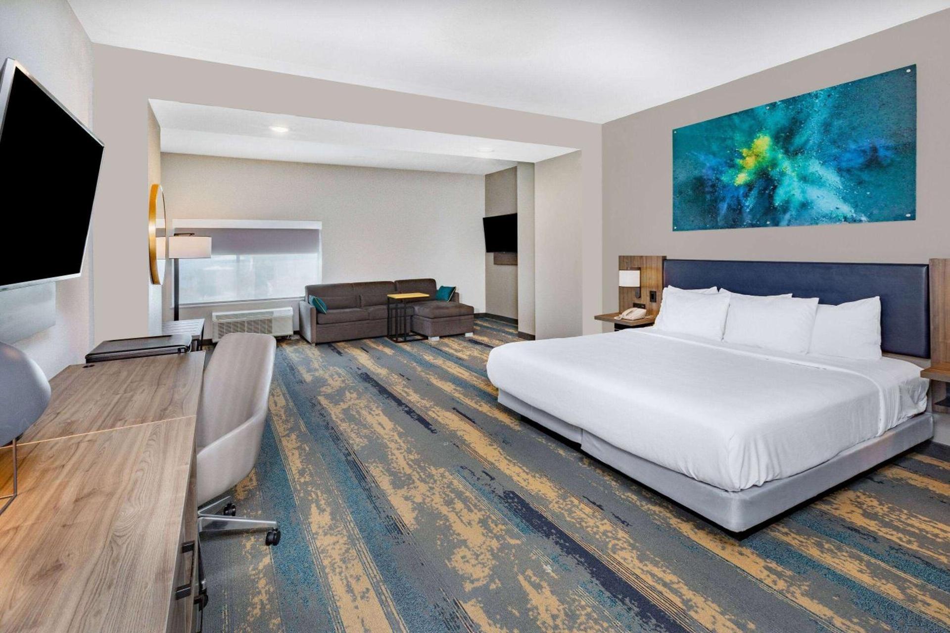 La Quinta Inn & Suites by Wyndham Galveston North at I-45 photo 14