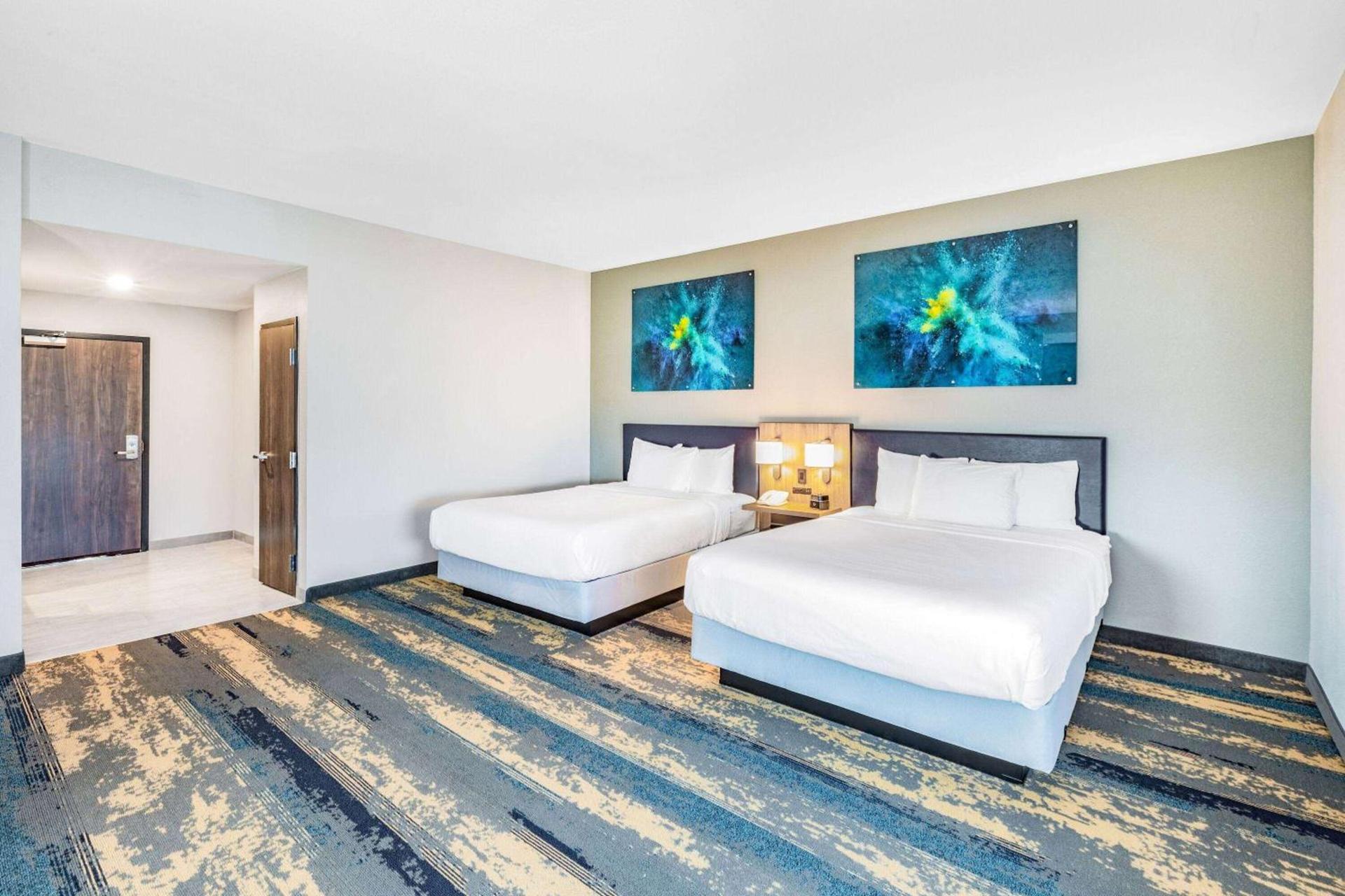 La Quinta Inn & Suites by Wyndham Galveston North at I-45 photo 15