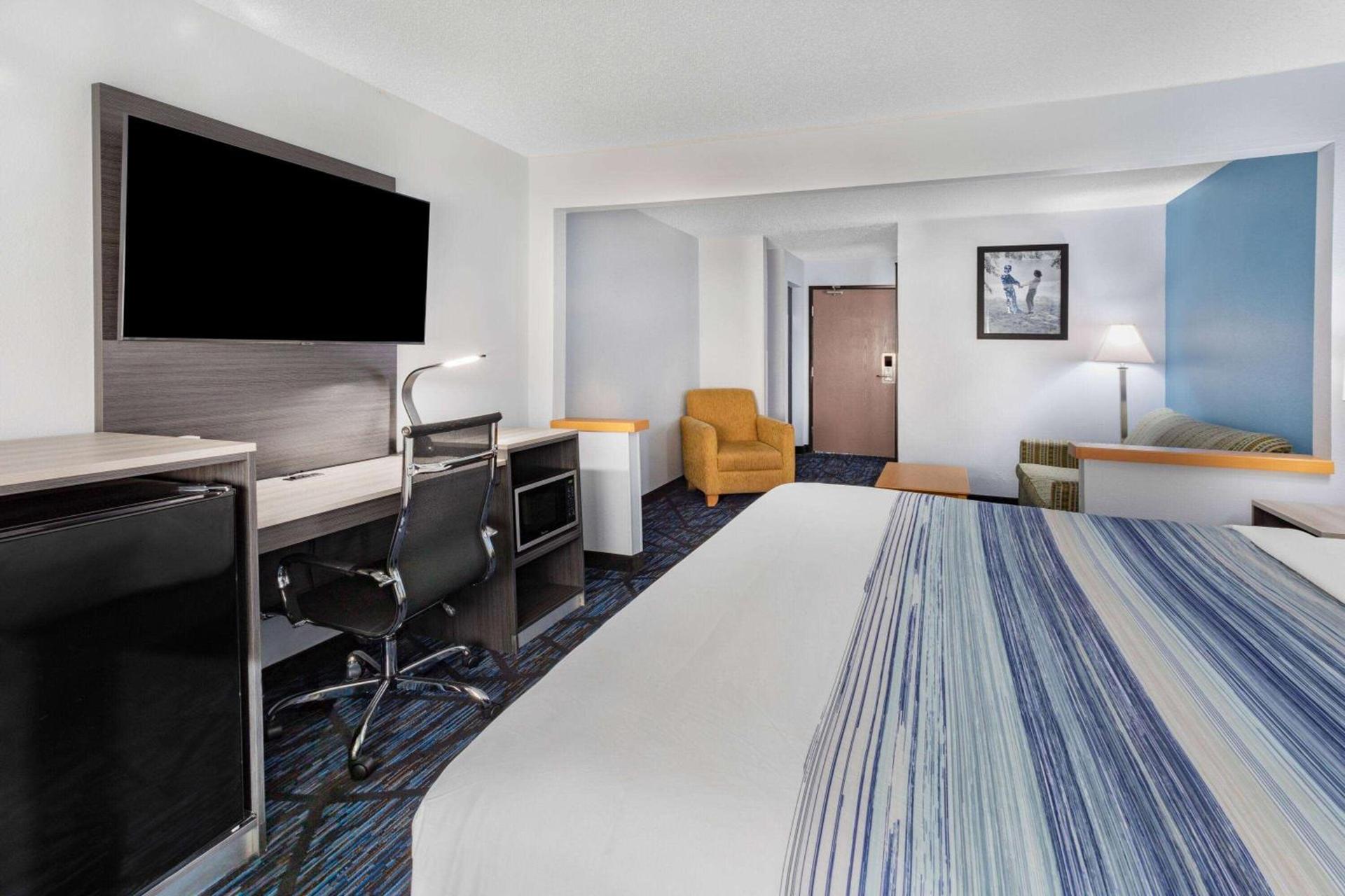 AmericInn by Wyndham Quincy photo 28