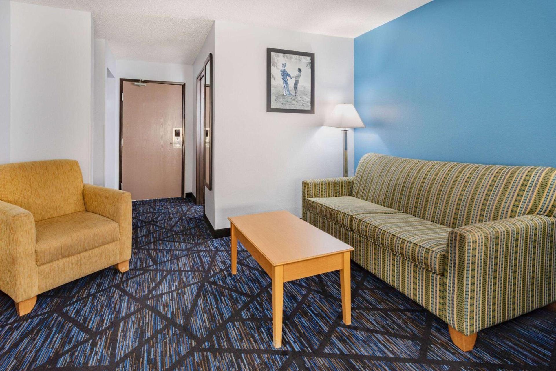 AmericInn by Wyndham Quincy photo 27