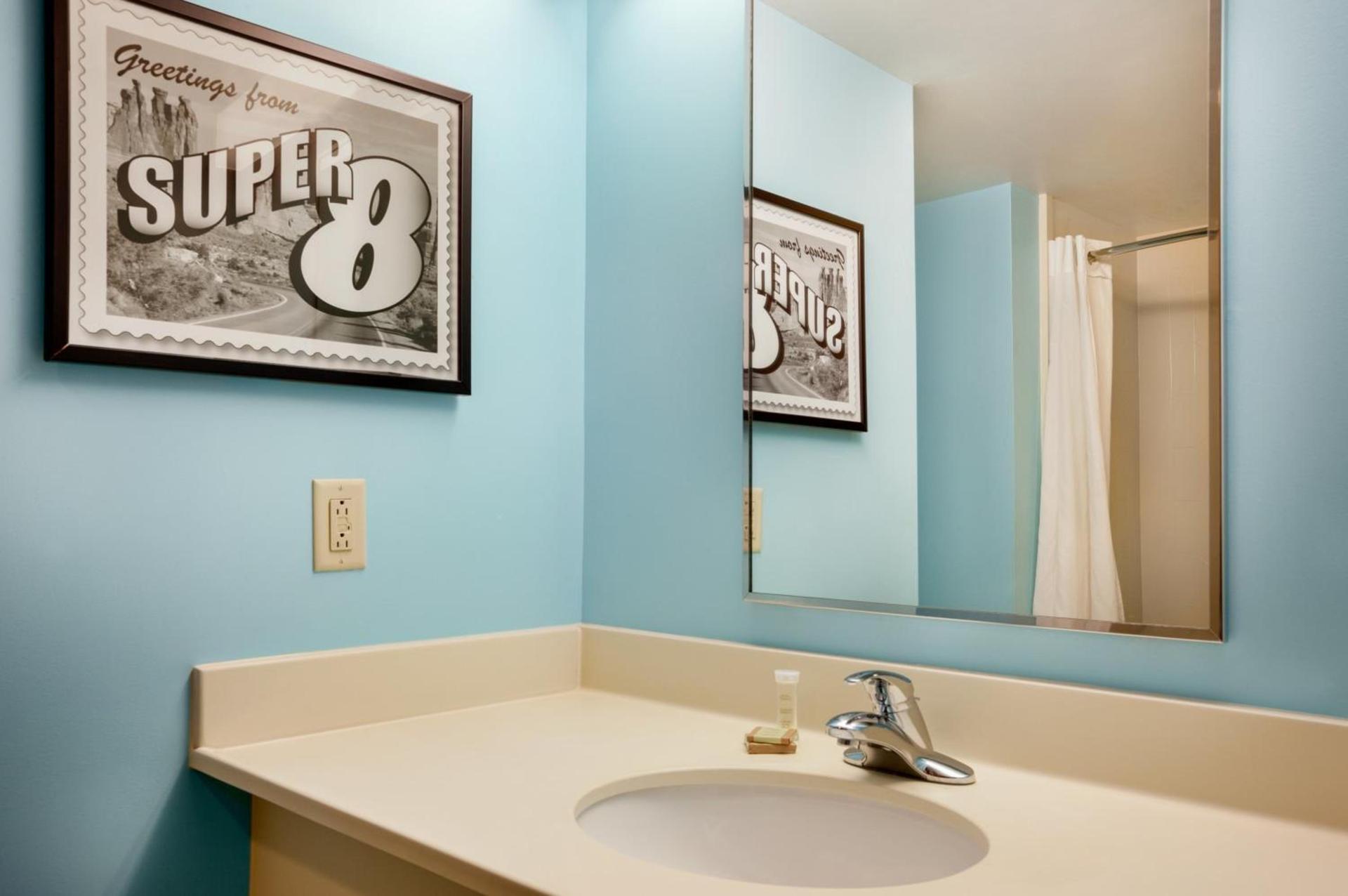 Super 8 by Wyndham Mount Laurel photo 43