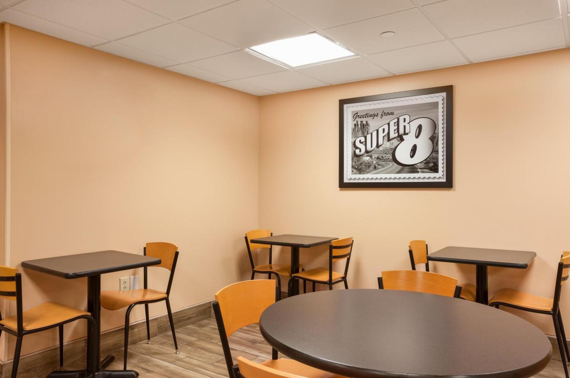 Super 8 by Wyndham Mount Laurel photo 41