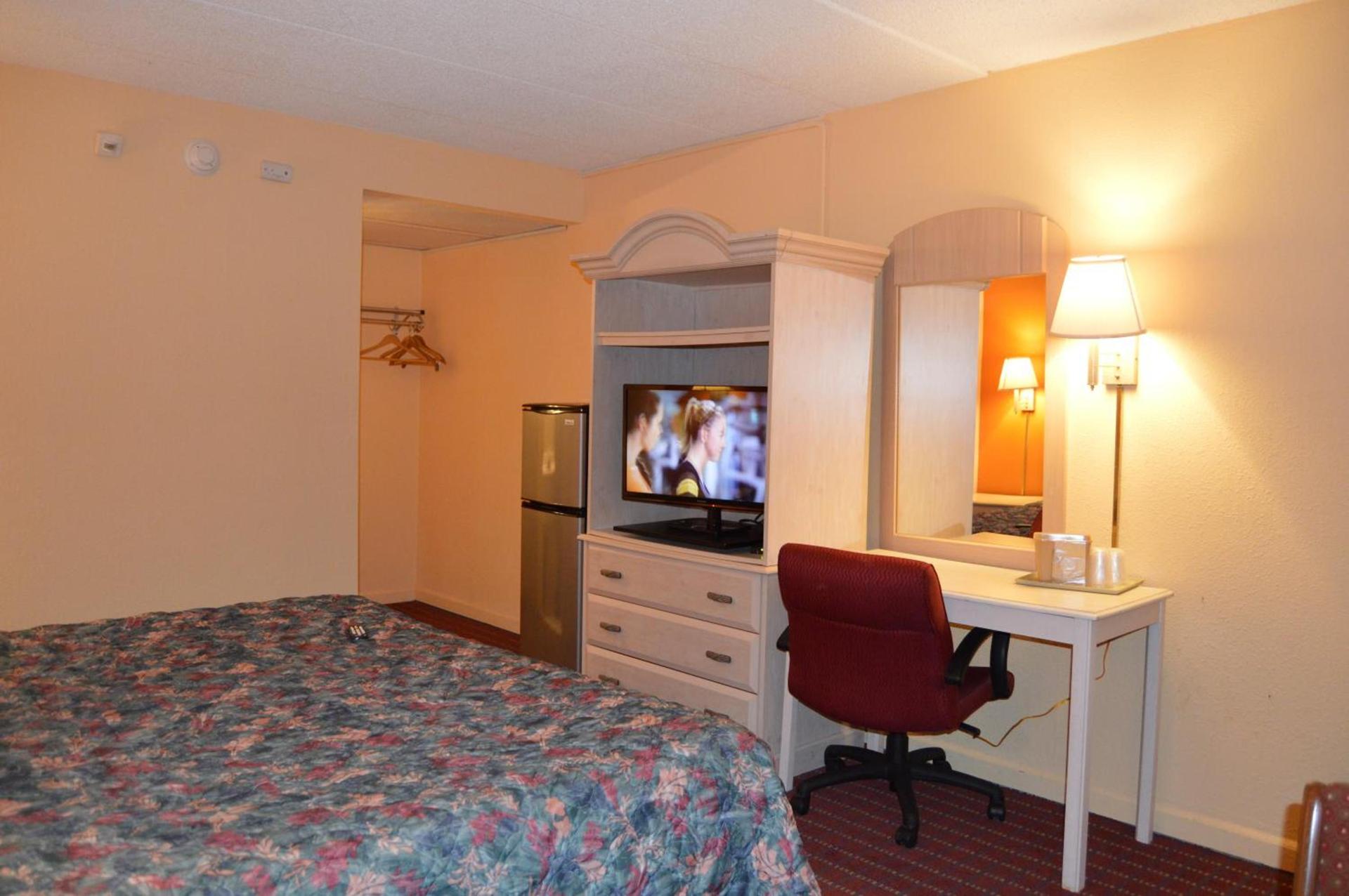 Travelers Inn photo 16