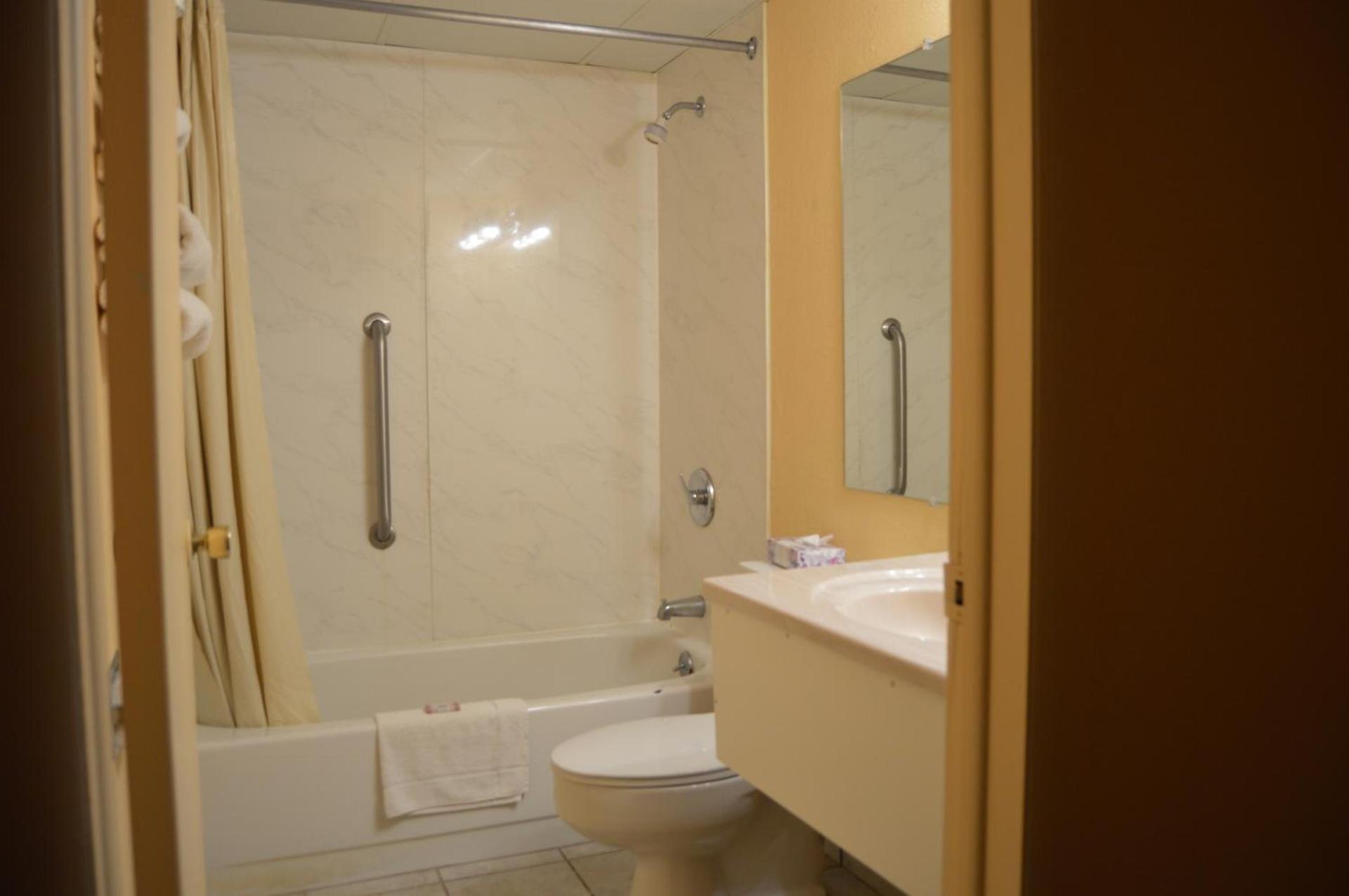 Travelers Inn photo 22