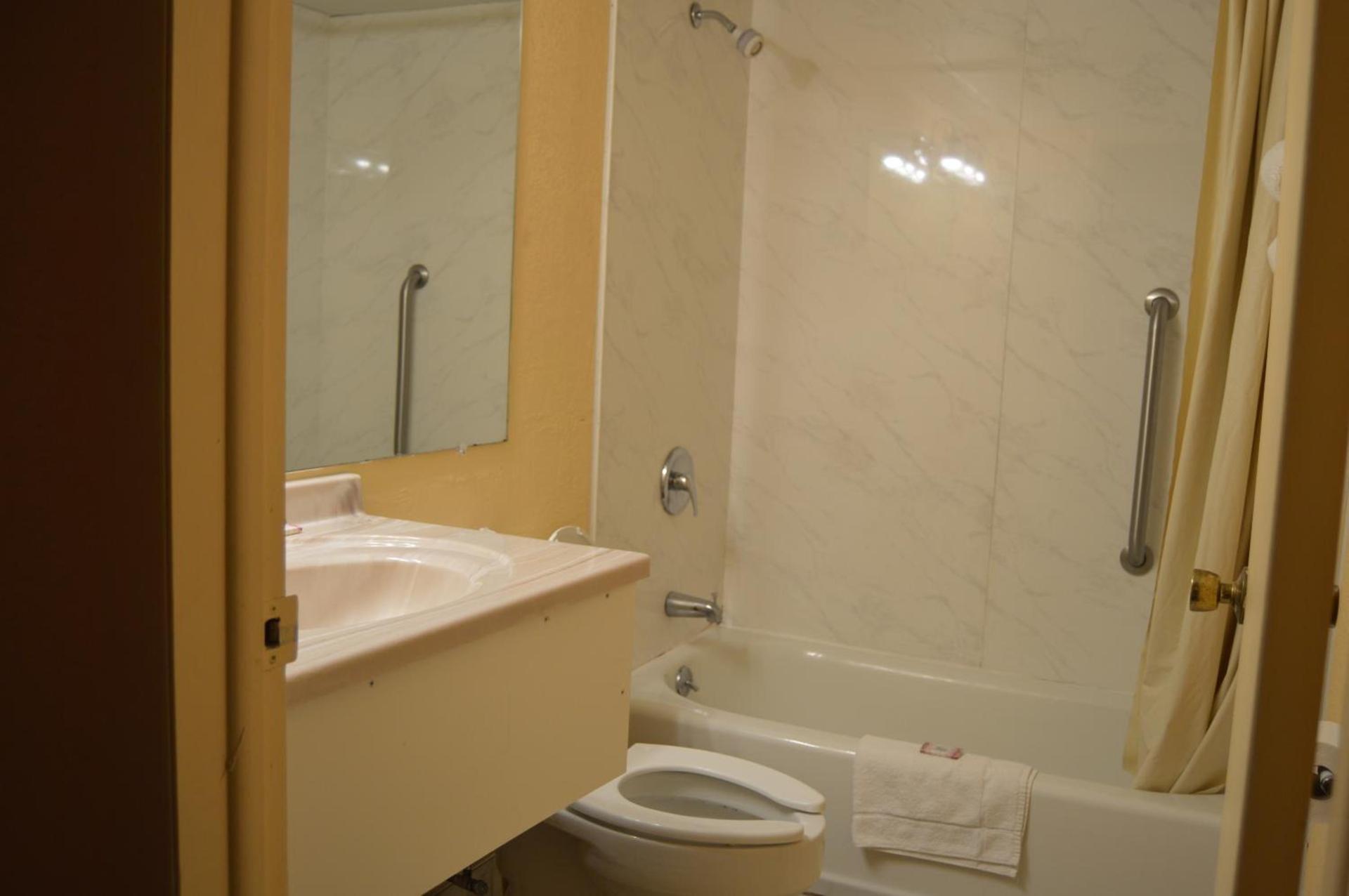 Travelers Inn photo 25