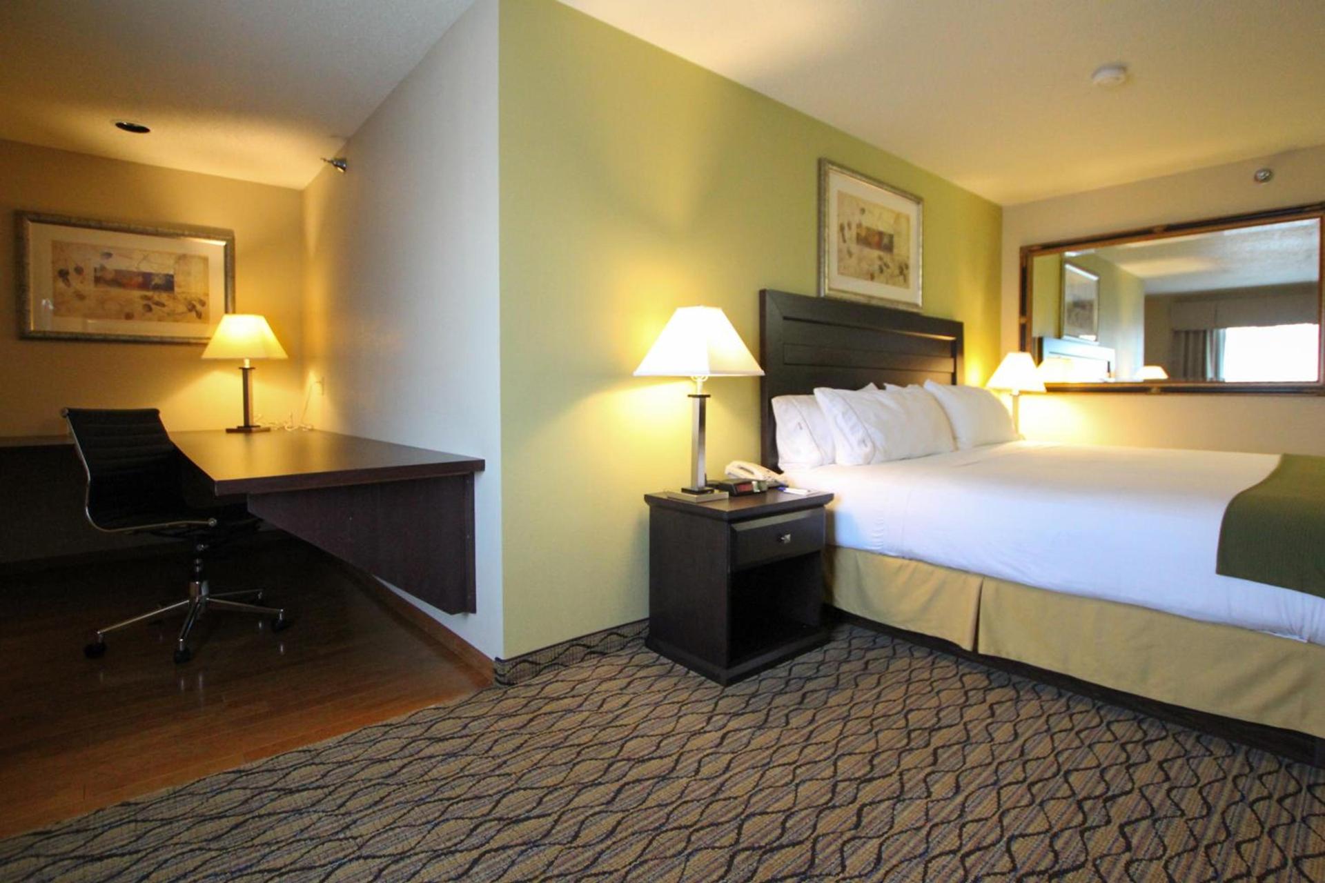 Holiday Inn Express & Suites Chicago-Libertyville by IHG photo 3