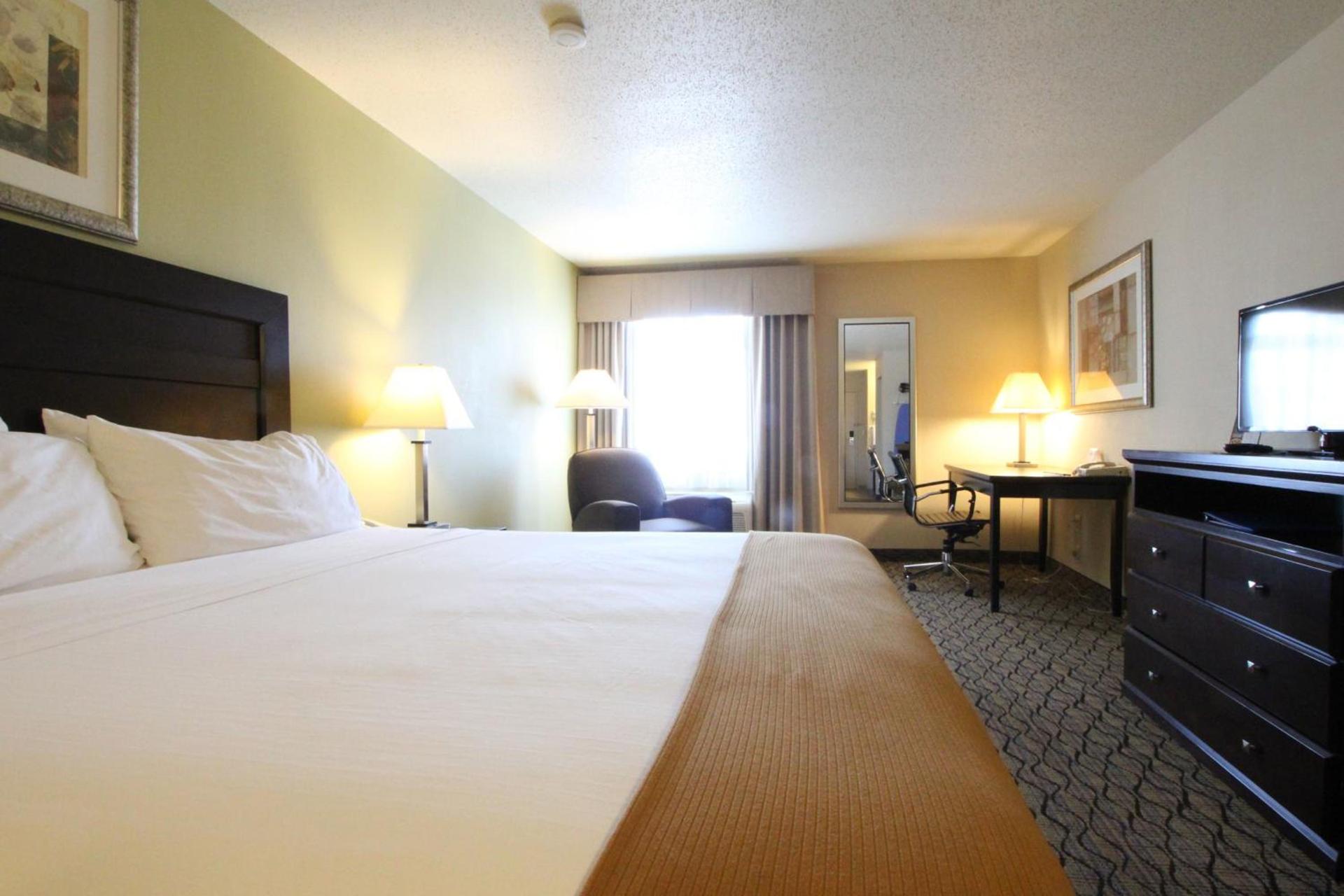 Holiday Inn Express & Suites Chicago-Libertyville by IHG photo 5