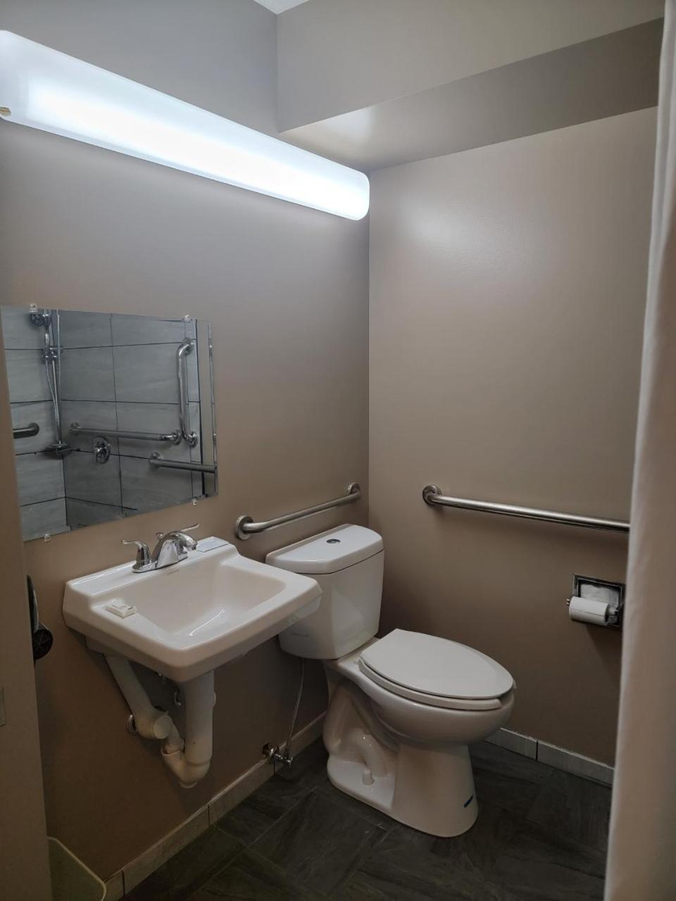 Ramada by Wyndham Angola/Fremont Area photo 38