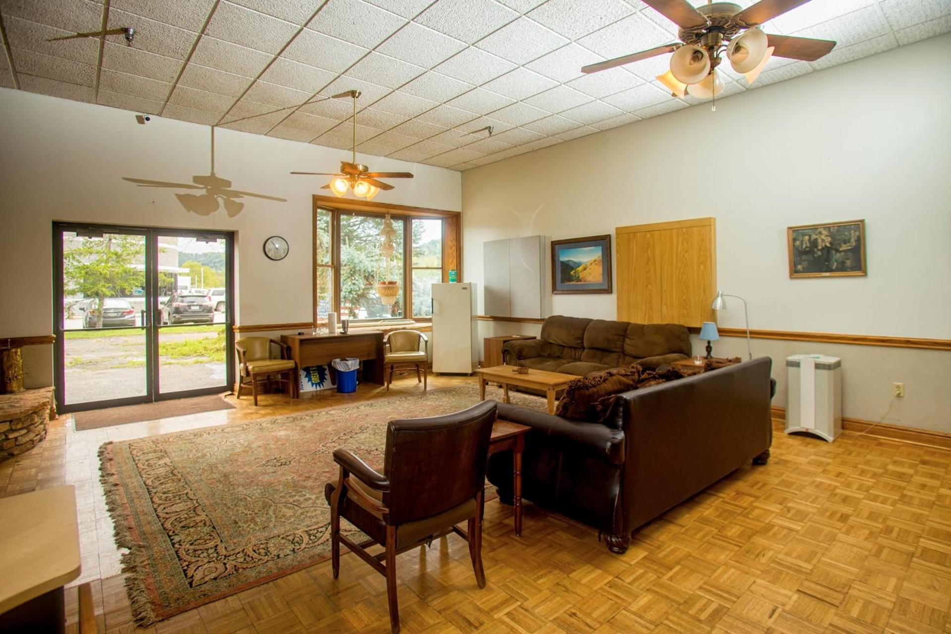 Lafayette Inn photo 43